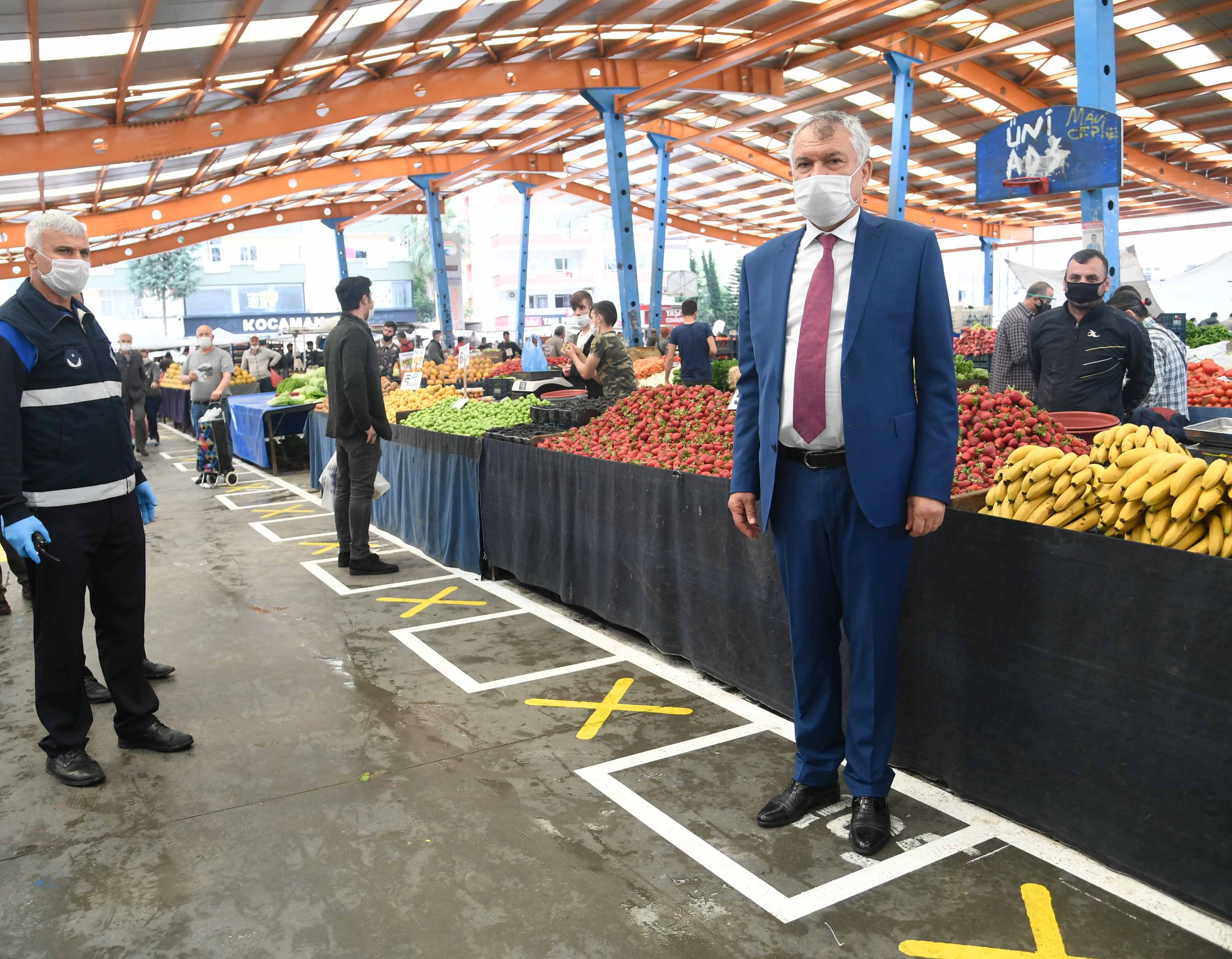 ADANA'DA SOSYAL MESAFE İŞARETLEME UYGULAMASI SÜRÜYOR