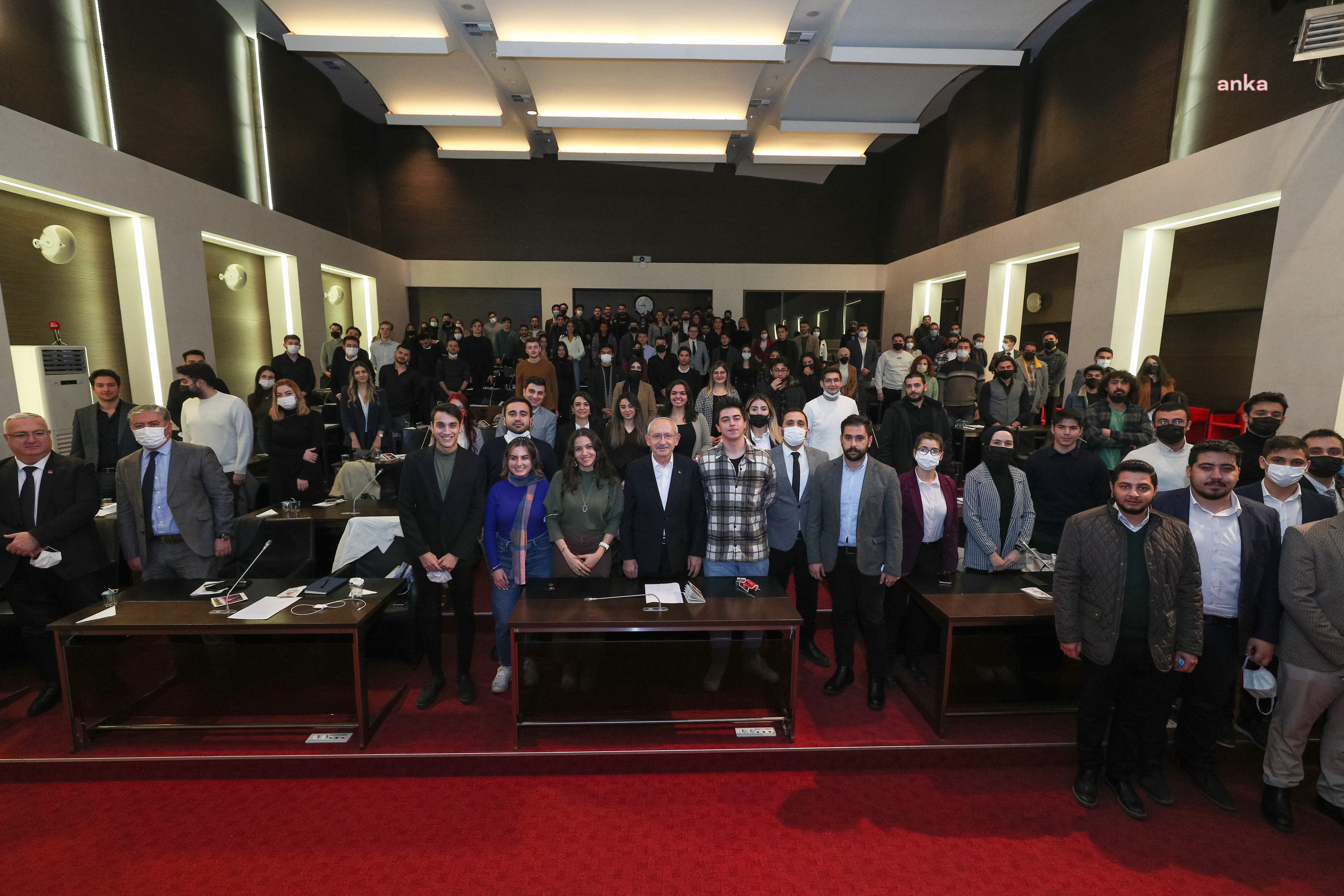 KILIÇDAROĞLU ANKARA’DAKİ ÜNİVERSİTE ÖĞRENCİLERİYLE BULUŞTU