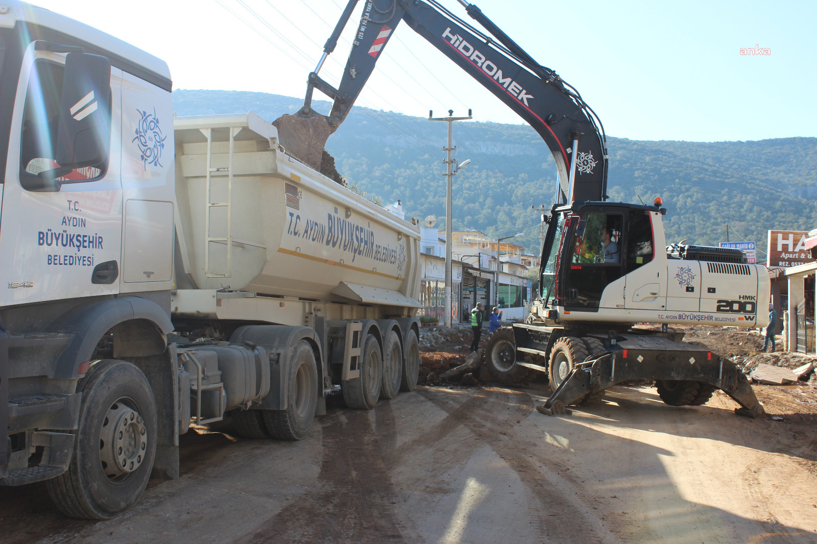 DİDİM 1001. CADDE'DE ASFALT ÇALIŞMASI SÜRÜYOR