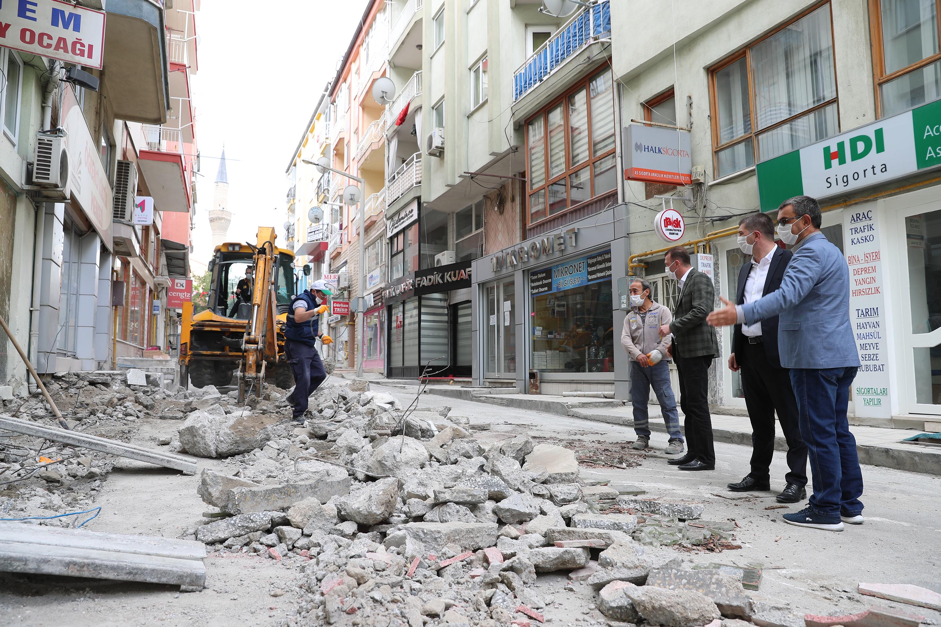 BURDUR BELEDİYE BAŞKANI ERCENGİZ, KALDIRIM ÇALIŞMALARINI YERİNDE İNCELEDİ