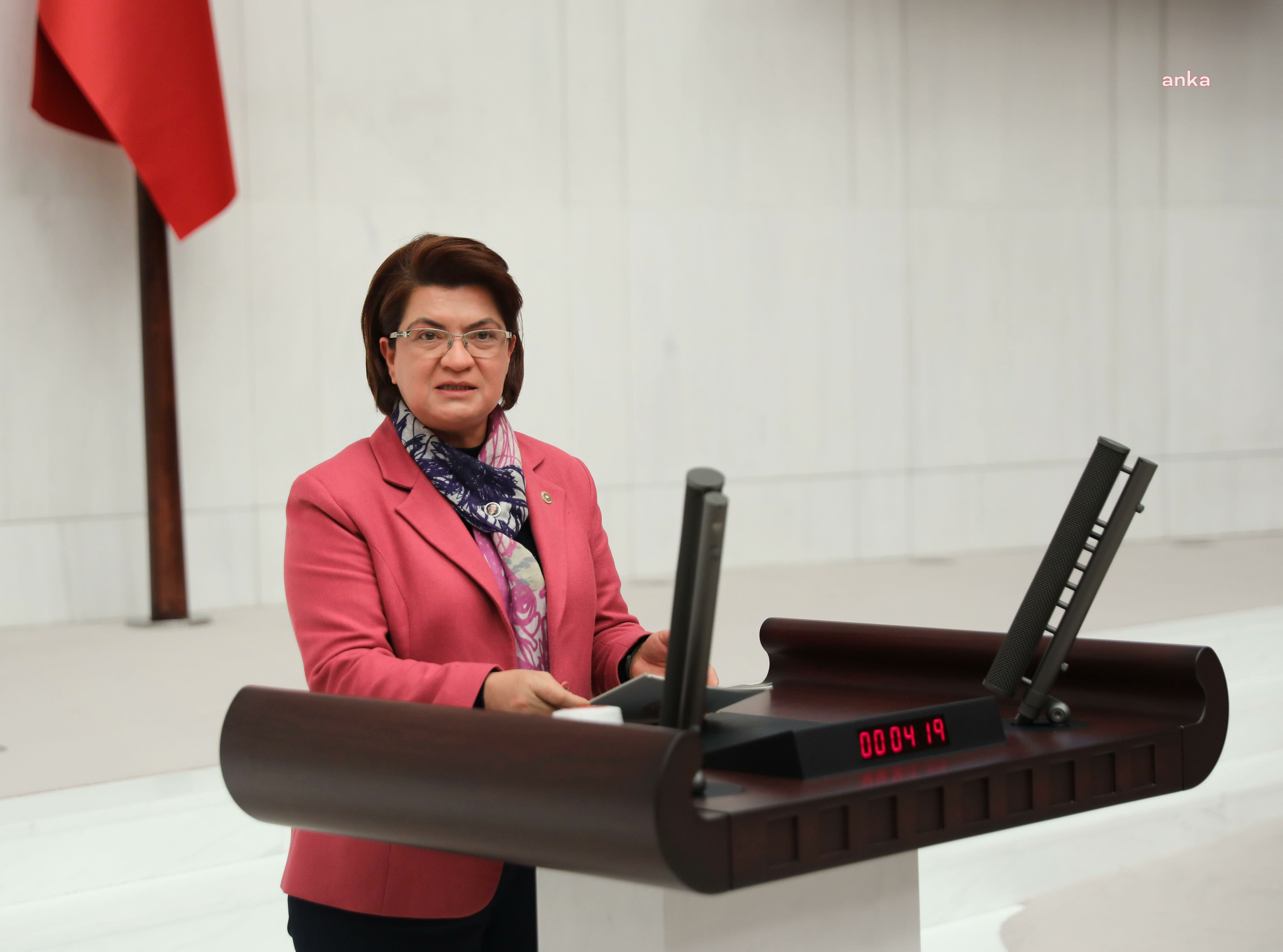 CHP’Lİ SUZAN ŞAHİN’DEN CEMEVLERİNE “İBADETHANE” STATÜSÜ VERİLMESİ İÇİN KANUN TEKLİFİ