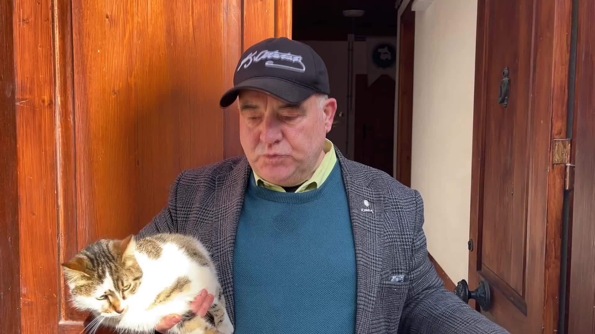SİNOP MÜBADELE DERNEĞİ BAŞKANI ARAL, YAKLAŞIK 30 KEDİYE BAKIYOR: "ONLARI DOYURMADAN KAHVALTIMI YAPMIYORUM"