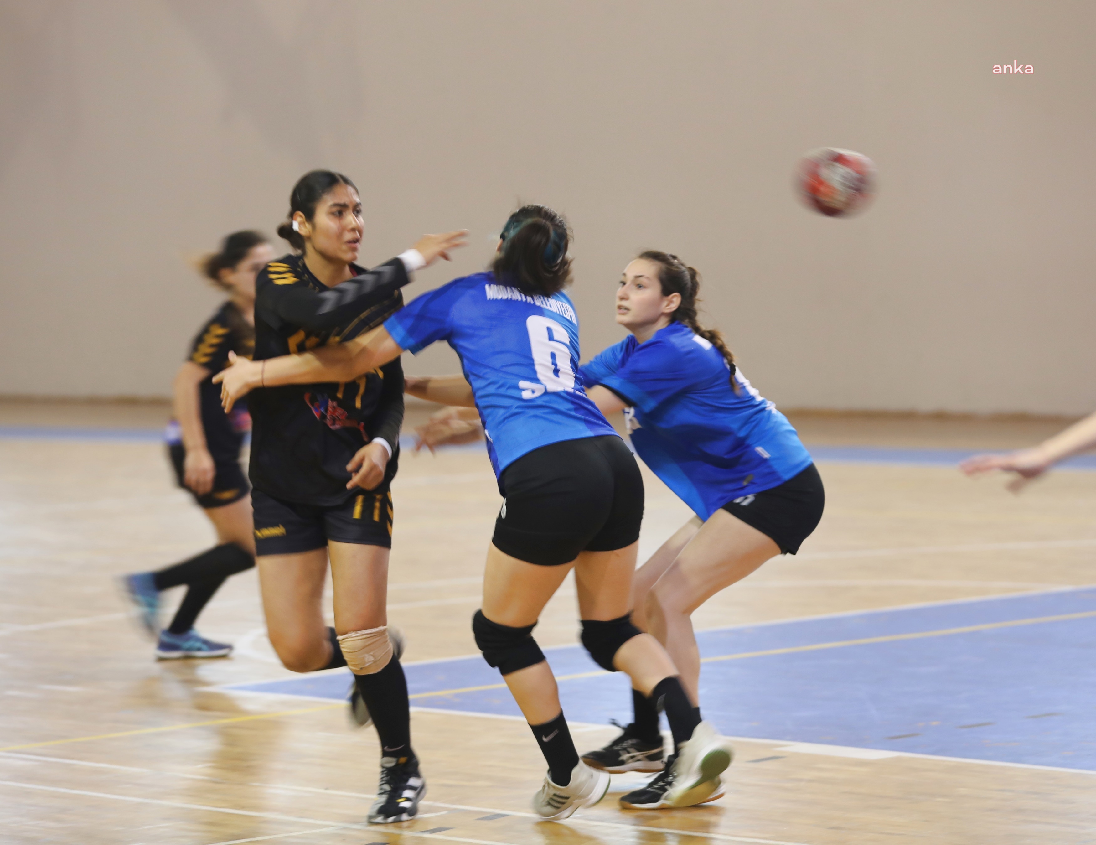 MUDANYA BELEDİYESPOR ADIM ADIM SÜPER LİG’E İLERLİYOR