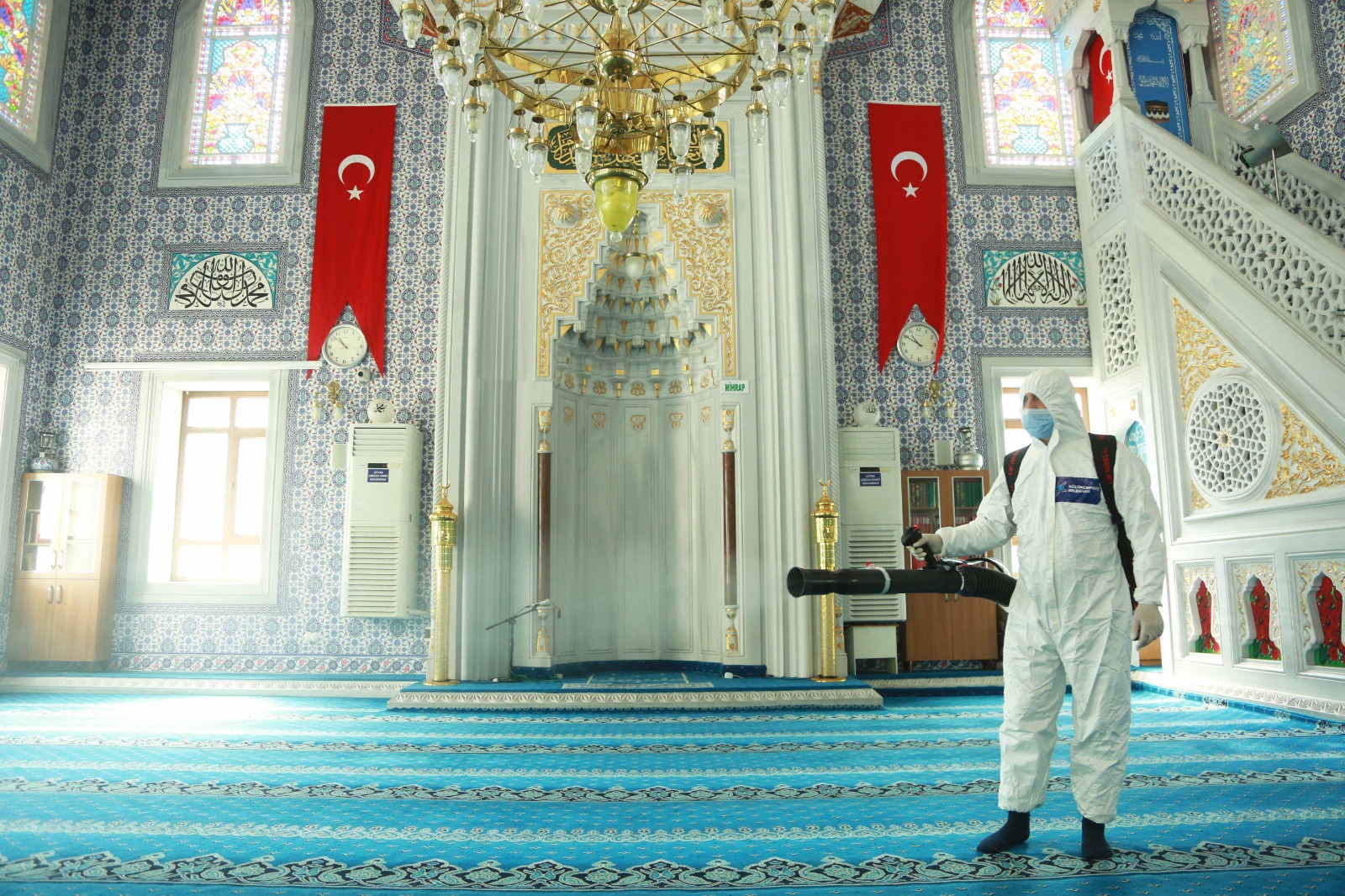 KÜÇÜKÇEKMECE’DE CAMİLER DEZENFEKTE EDİLDİ