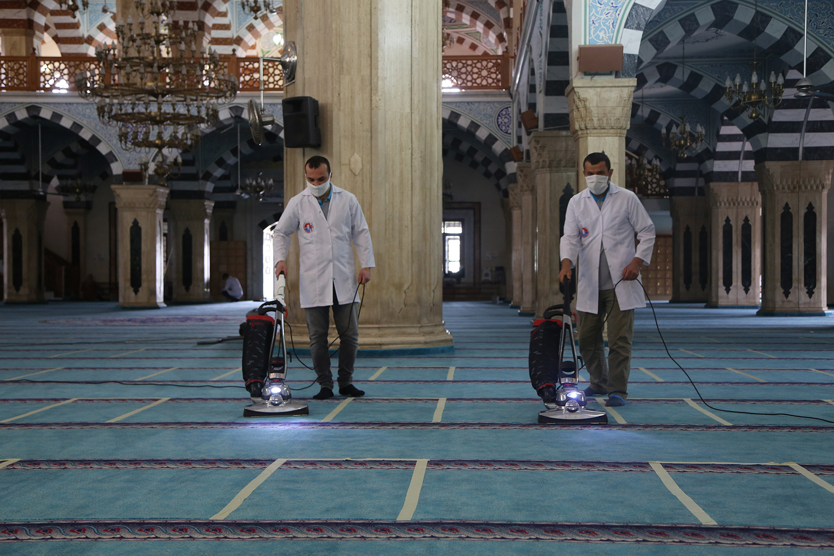 MALTEPE'DEKİ CAMİLER DEZENFEKTE EDİLDİ