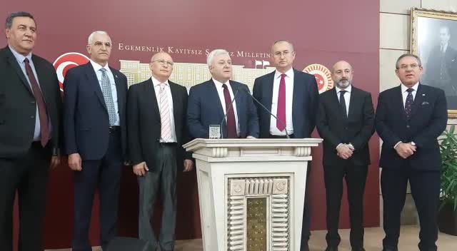 CHP’Lİ GAZETECİ VEKİLLERDEN, TUTUKLU GAZETECİLERE DESTEK. TUNCAY ÖZKAN: “SUÇ DUYURUSUNU GERİ ÇEKİN! ARKADAŞLARIMIZI SERBEST BIRAKIN”