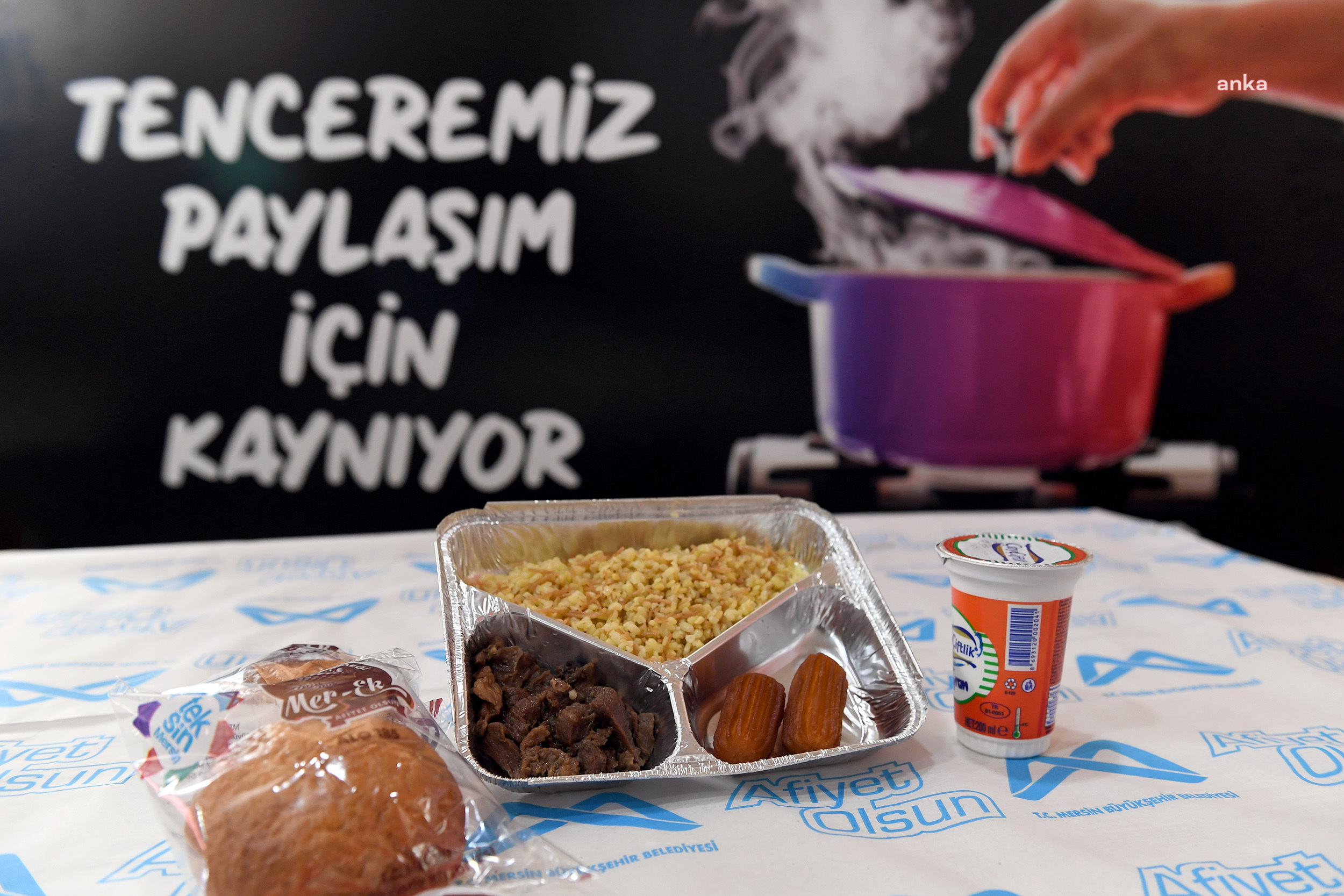 MERSİN BÜYÜKŞEHİR, 22 AYDA 2 MİLYON PAKET YEMEK DAĞITTI