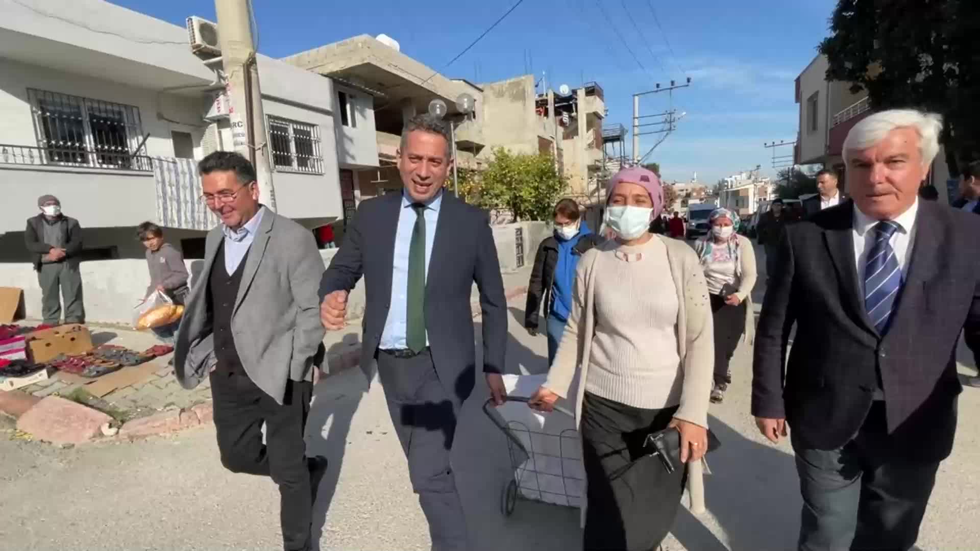 CHP’Lİ BAŞARIR, VATANDAŞLA BİRLİKTE PAZAR ALIŞVERİŞİ YAPTI: “100 LİRA İLE ALIŞVERİŞ YAPTIK. 7 KALEM ÜRÜN ALABİLDİK”