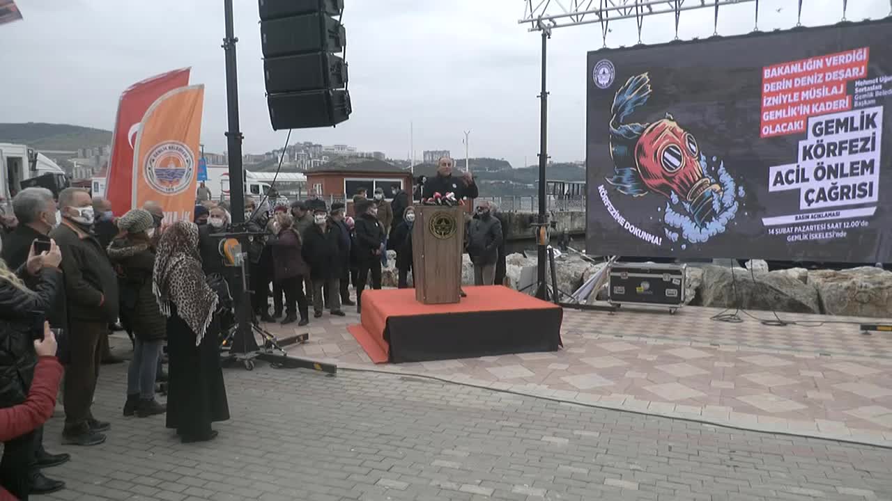 GEMLİK’TEKİ BİR FABRİKAYA DENİZ DEŞARJI ONAYI VERİLMESİ PROTESTO EDİLDİ