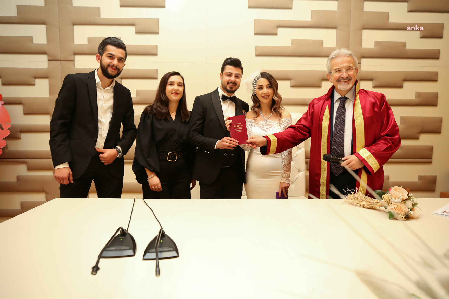 NİLÜFER BELEDİYE BAŞKANI ERDEM’DEN EVLENEN ÇİFTLERE 14 ŞUBAT SÜRPRİZİ