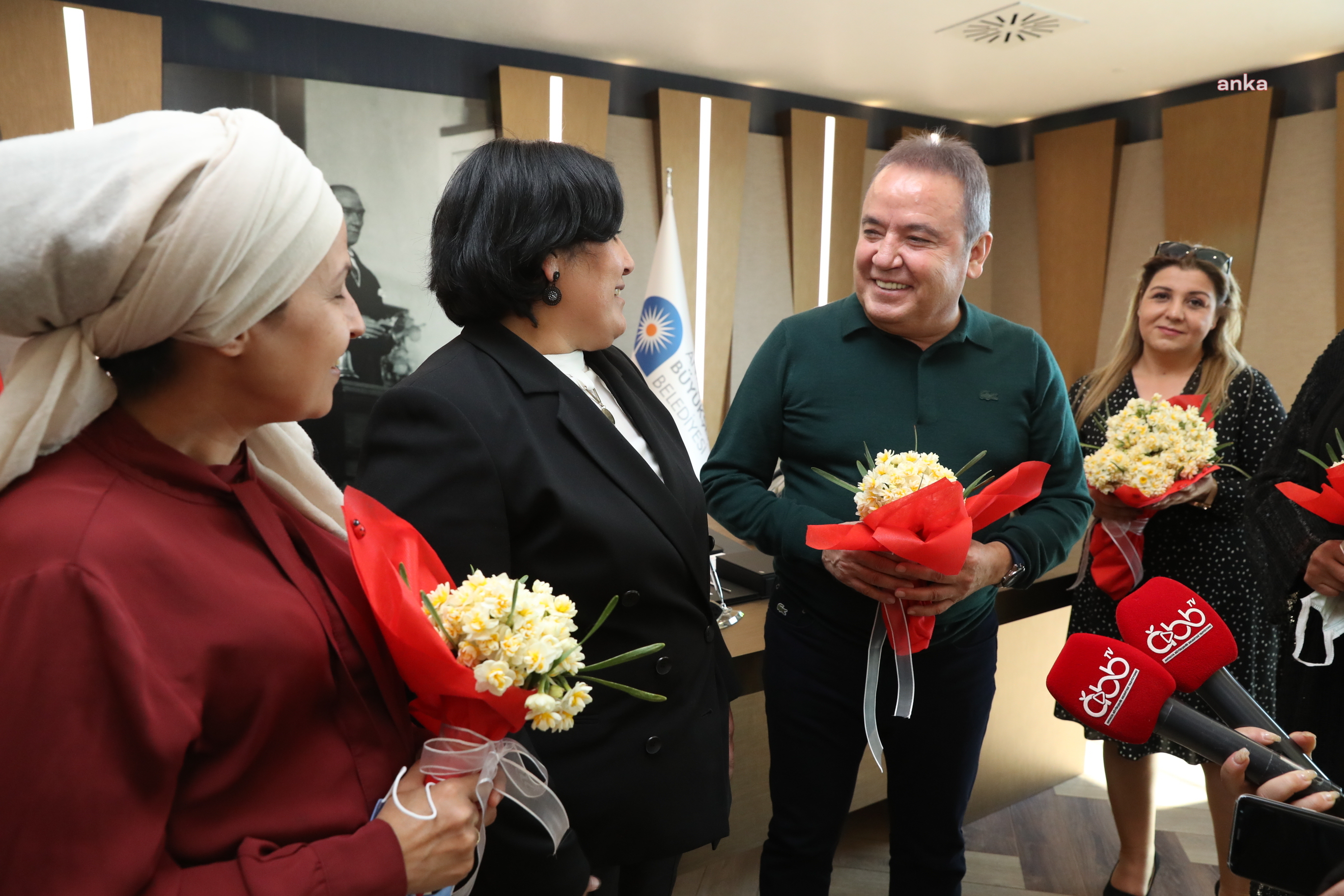 TOPRAK ANA KOOPERATİFİ’NDEN MUHİTTİN BÖCEK’E NERGİS HEDİYESİ
