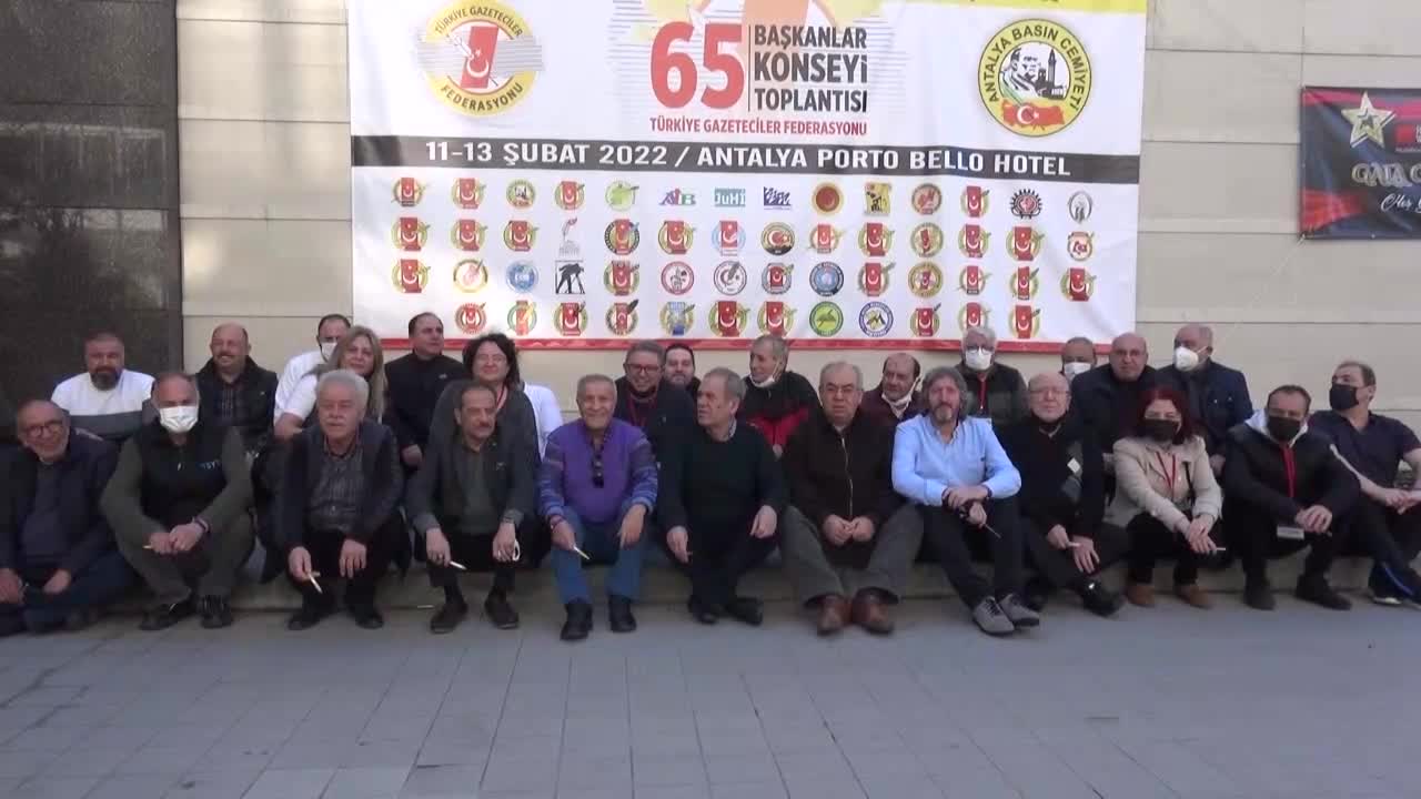ANTALYA'DA GAZETECİLER KALEM BIRAKTI