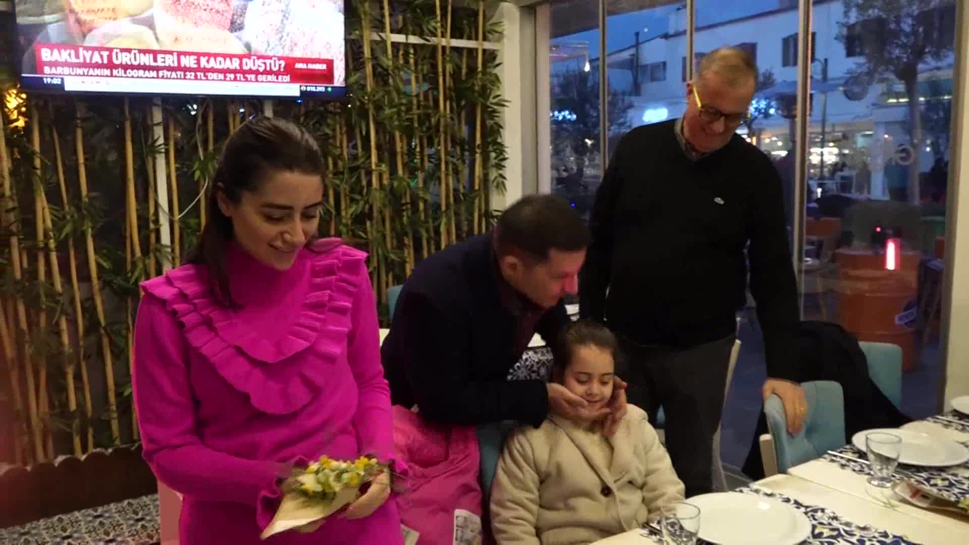 KUŞADALILAR SEVGİLİLER GÜNÜNÜ AYHAN SİCİMOĞLU VE LATİN ALL STARS İLE KUTLADI