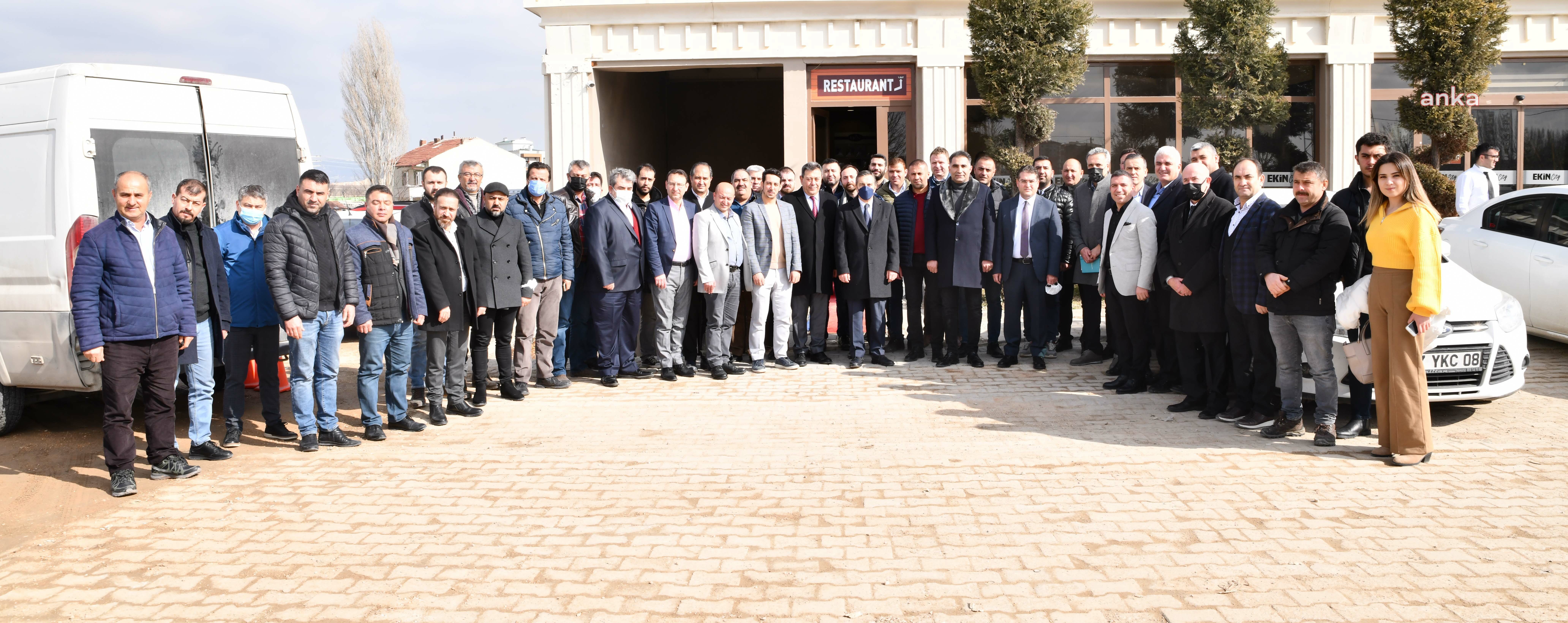 TEPEBAŞI BELEDİYE BAŞKANI ATAÇ, MÜTEAHHİTLER İLE BULUŞTU