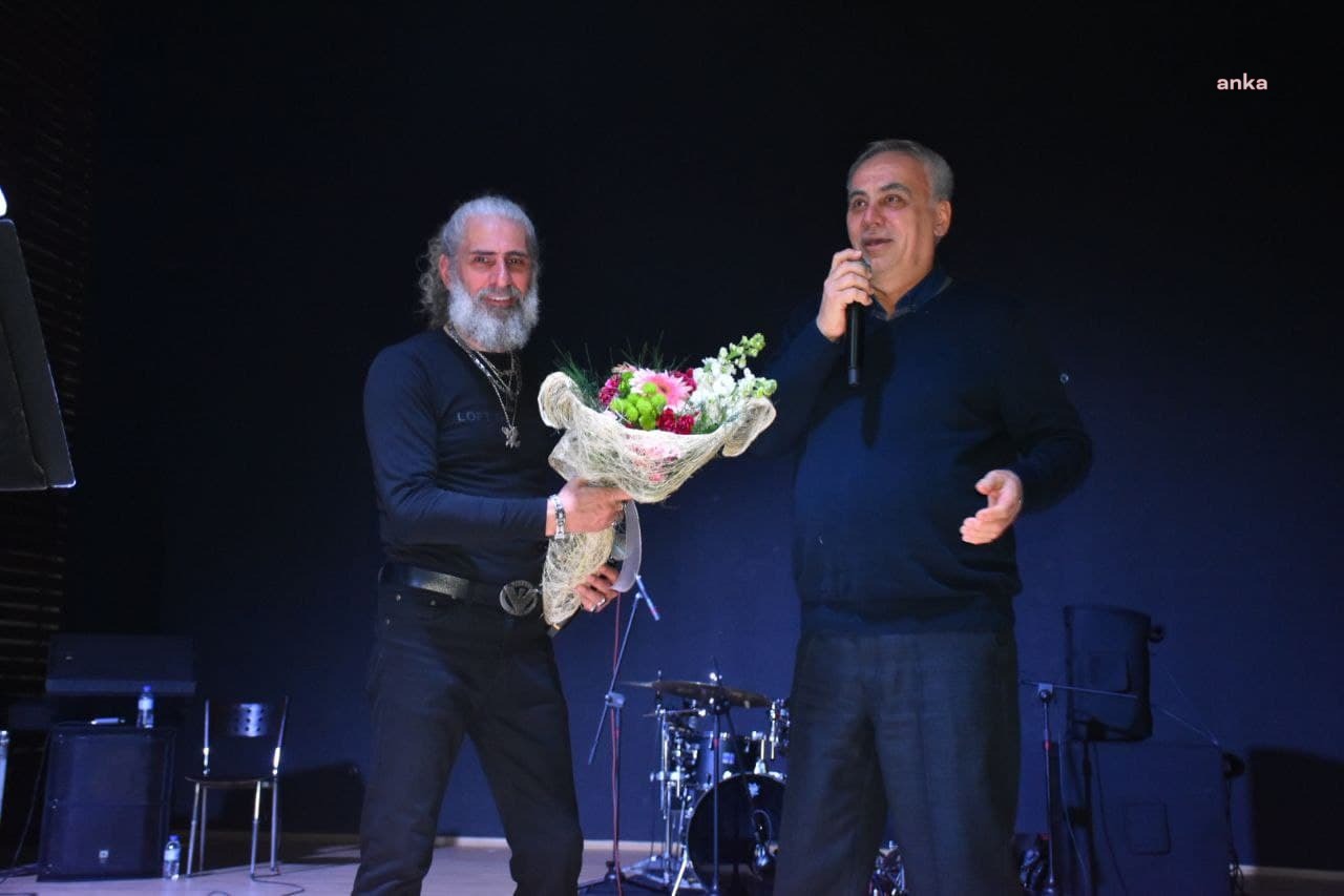 EDREMİT’TE SEVGİLİLER GÜNÜ KONSERİ