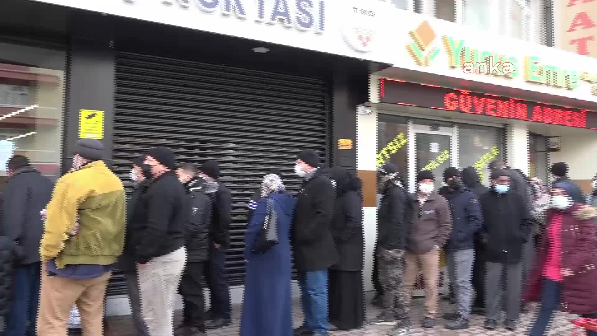 YAĞ KUYRUĞUNDA BEKLEYEN KONYALI: “HALK UZAYA ÇIKIYOR. IMF BİZDEN BORÇ PARA İSTEDİ, HALKIN DURUMU BU”