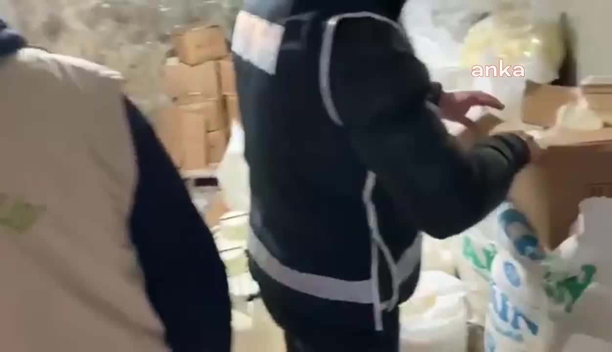 AKSARAY'DA 6.2 TON KAÇAK PEYNİR ELE GEÇİRİLDİ
