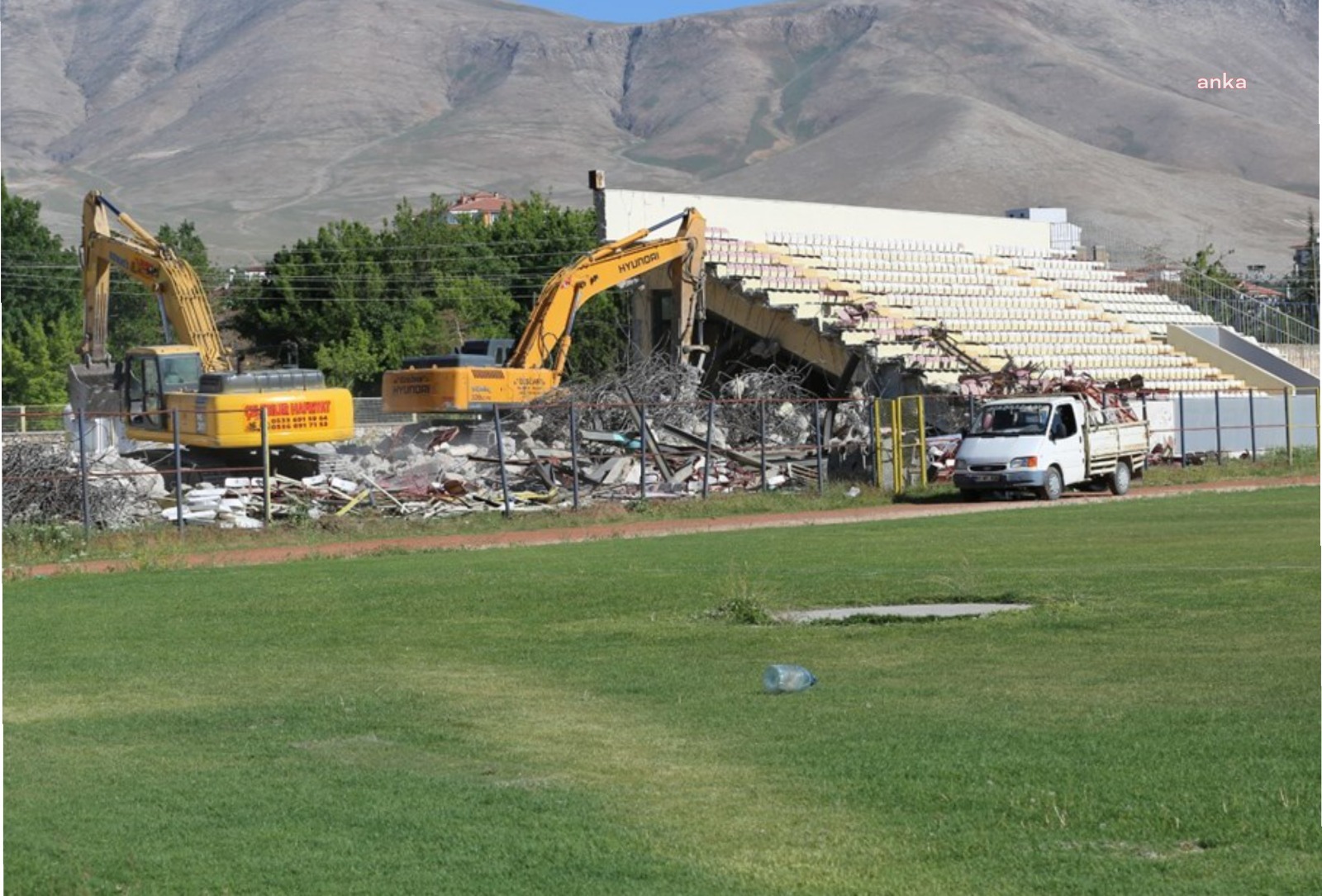 NİĞDE STADYUMU “MÜJDE” OLARAK AÇIKLANMIŞTI: 281 GÜNDÜR ÇİVİ ÇAKILMADI
