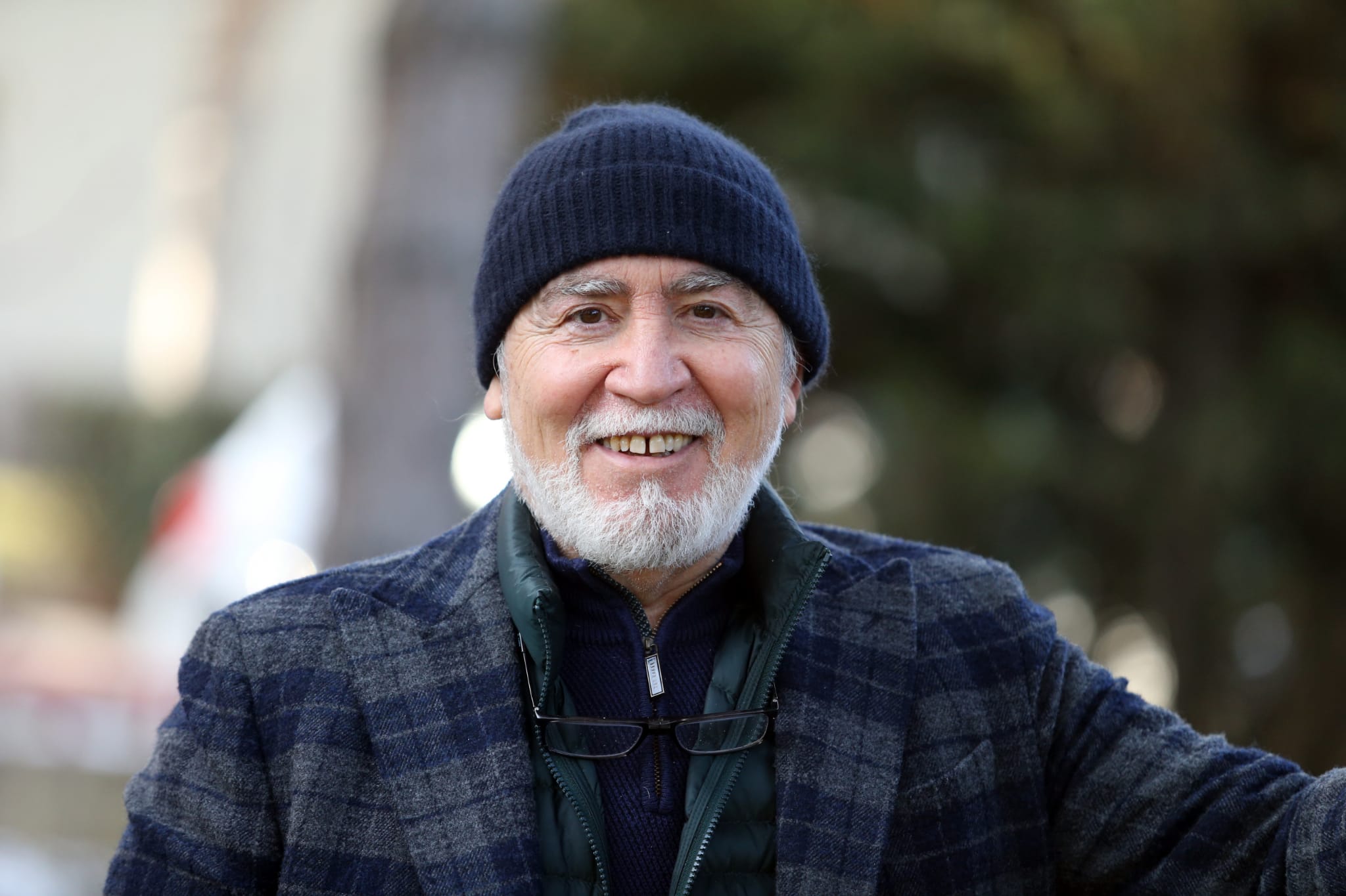YAZAR MEHMET EROĞLU: "AKDENİZ DÜNYANIN EN BÜYÜK DENİZALTI MEZARLIĞINA DÖNÜŞTÜ. BÖYLE BİR DURUMA, HELE BİR YAZAR OLARAK DUYARSIZ KALMAK MÜMKÜN DEĞİL"