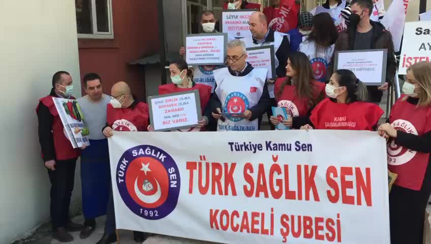 TÜRK SAĞLIK-SEN'DEN 'PATLICANLI' EYLEM: “SAĞLIK ÇALIŞANLARI 1 SAAT ÇALIŞIP ANCAK 1 KİLO PATLICAN ALABİLİYOR”