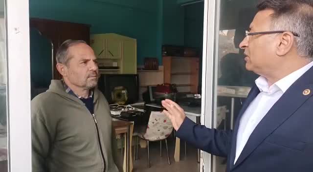 İZMİR'DE 2. EL EŞYA SATAN ESNAF: "AİLENİN DURUMU YOK, PARASIZ KALMIŞ, BEBEK ARABASINI SATTILAR"