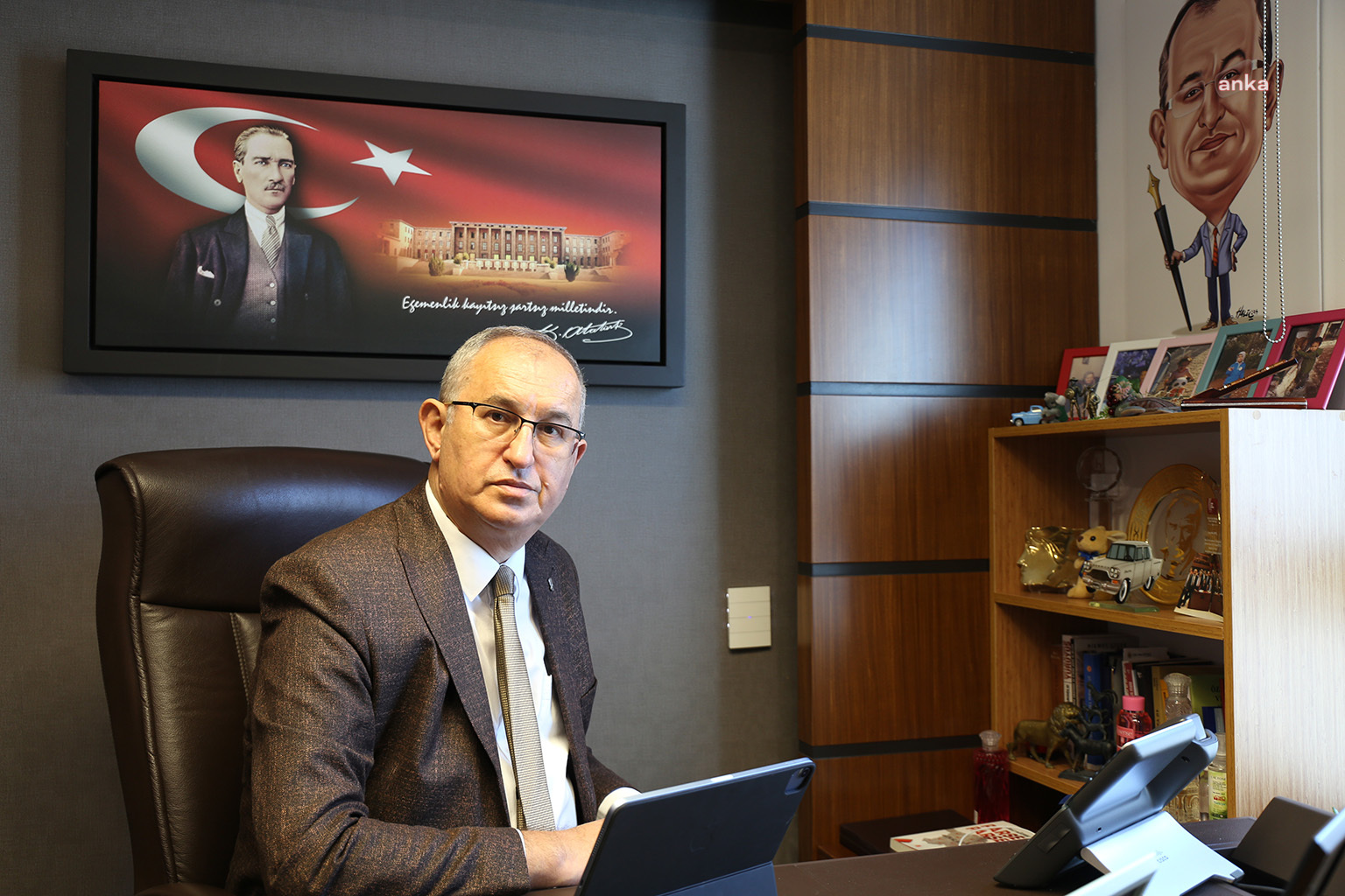 ATİLA SERTEL, CUMHURBAŞKANI ERDOĞAN HAKKINDA YAPTIĞI SUÇ DUYURUSUNU GERİ ÇEKECEĞİNİ AÇIKLADI