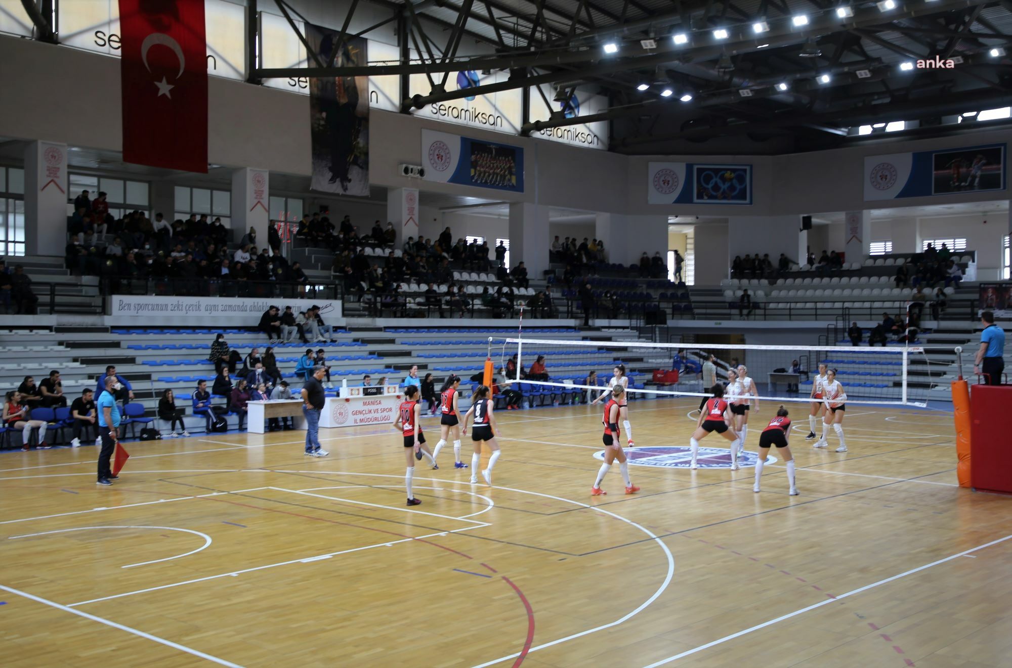 TURGUTLU BELEDİYESPOR KADIN VOLEYBOL TAKIMI, SEZONUN SON MAÇINA ÇIKIYOR