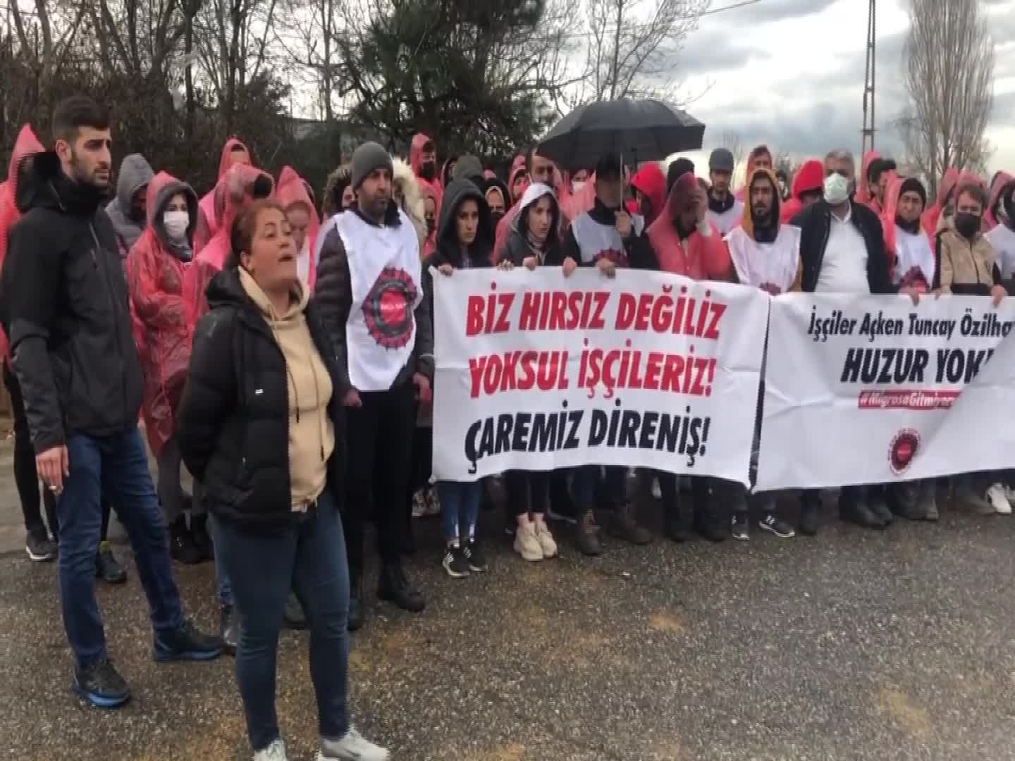 İŞTEN ÇIKARILAN MİGROS İŞÇİLERİ, ÖZİLHAN’IN EVİNİN ÖNÜNDE GÖZALTINA ALINDI