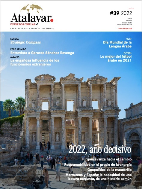 AVRUPALI DERGİ İZMİR'İ KAPAĞINA TAŞIDI