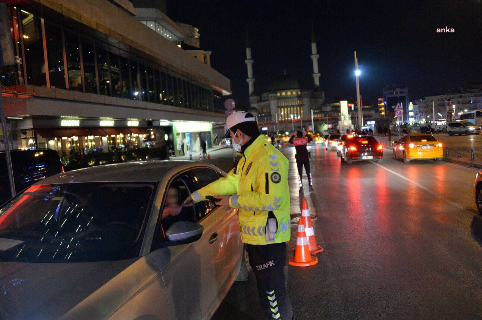 İSTANBUL'DA “YEDİTEPE HUZUR” ASAYİŞ UYGULAMASI: 758 ŞÜPHELİ, 557 YOKLAMA KAÇAĞI YAKALANDI
