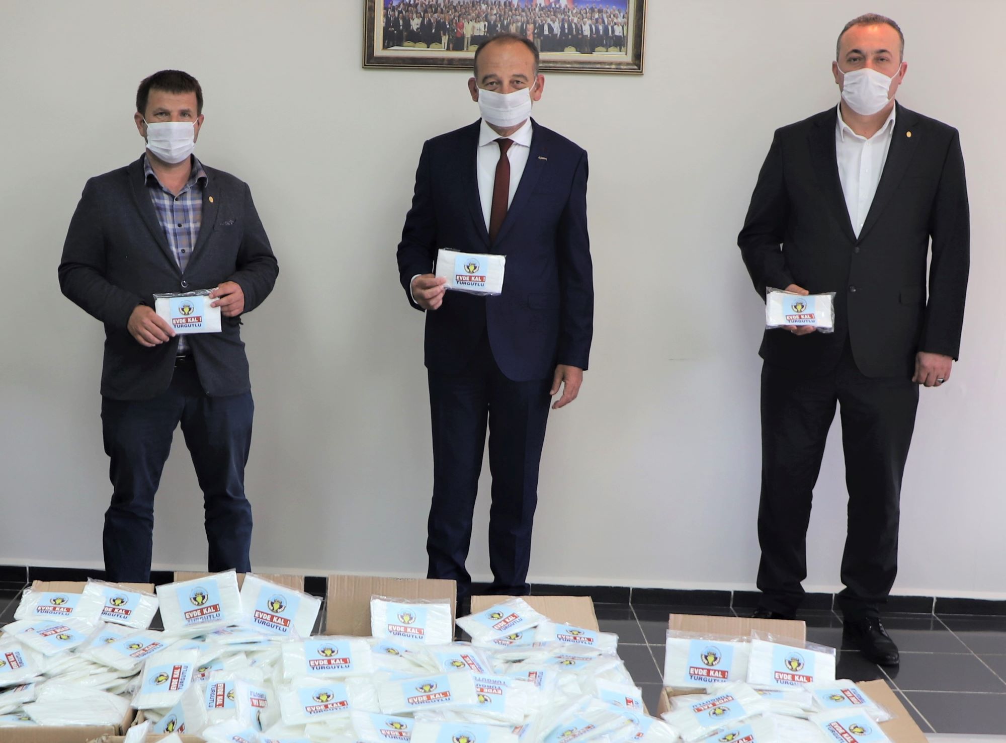 TURGUTLU BELEDİYE BAŞKANI AKIN'DAN 25 BİN MASKE DESTEĞİ