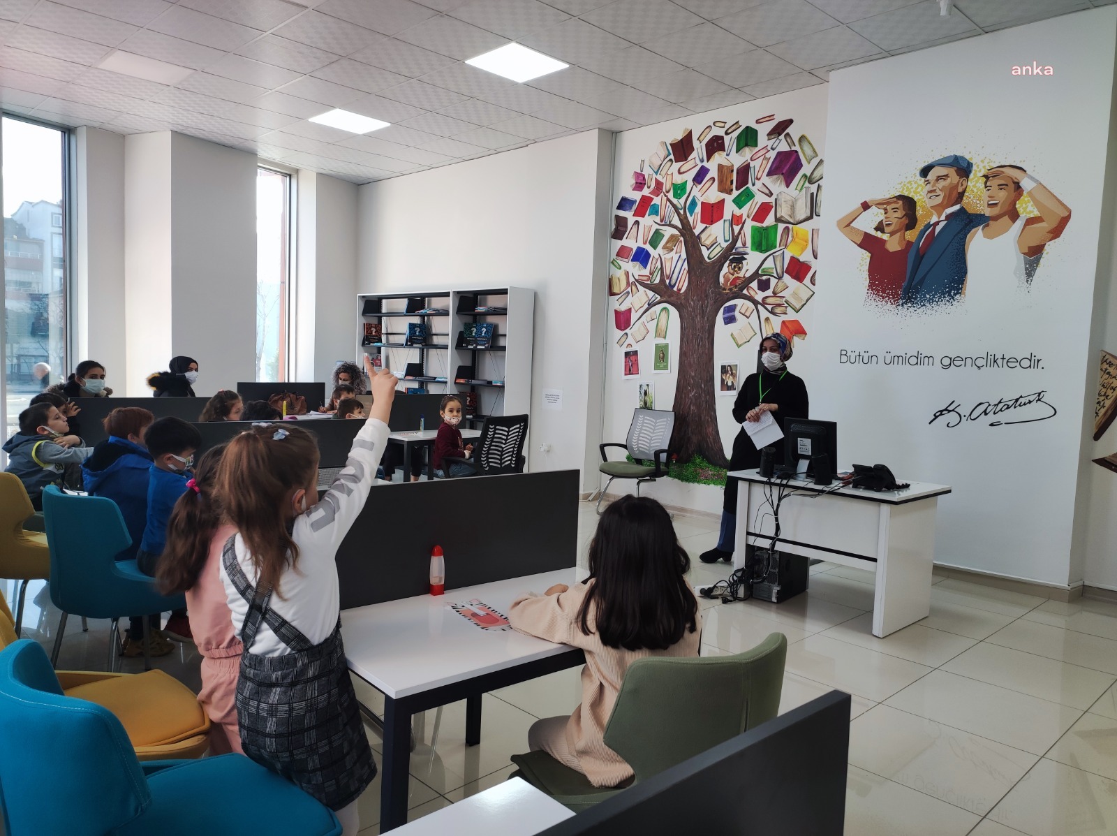 ALBAY İBRAHİM KARAOĞLANOĞLU, İLKOKULU İZGİM’İ ZİYARET ETTİ