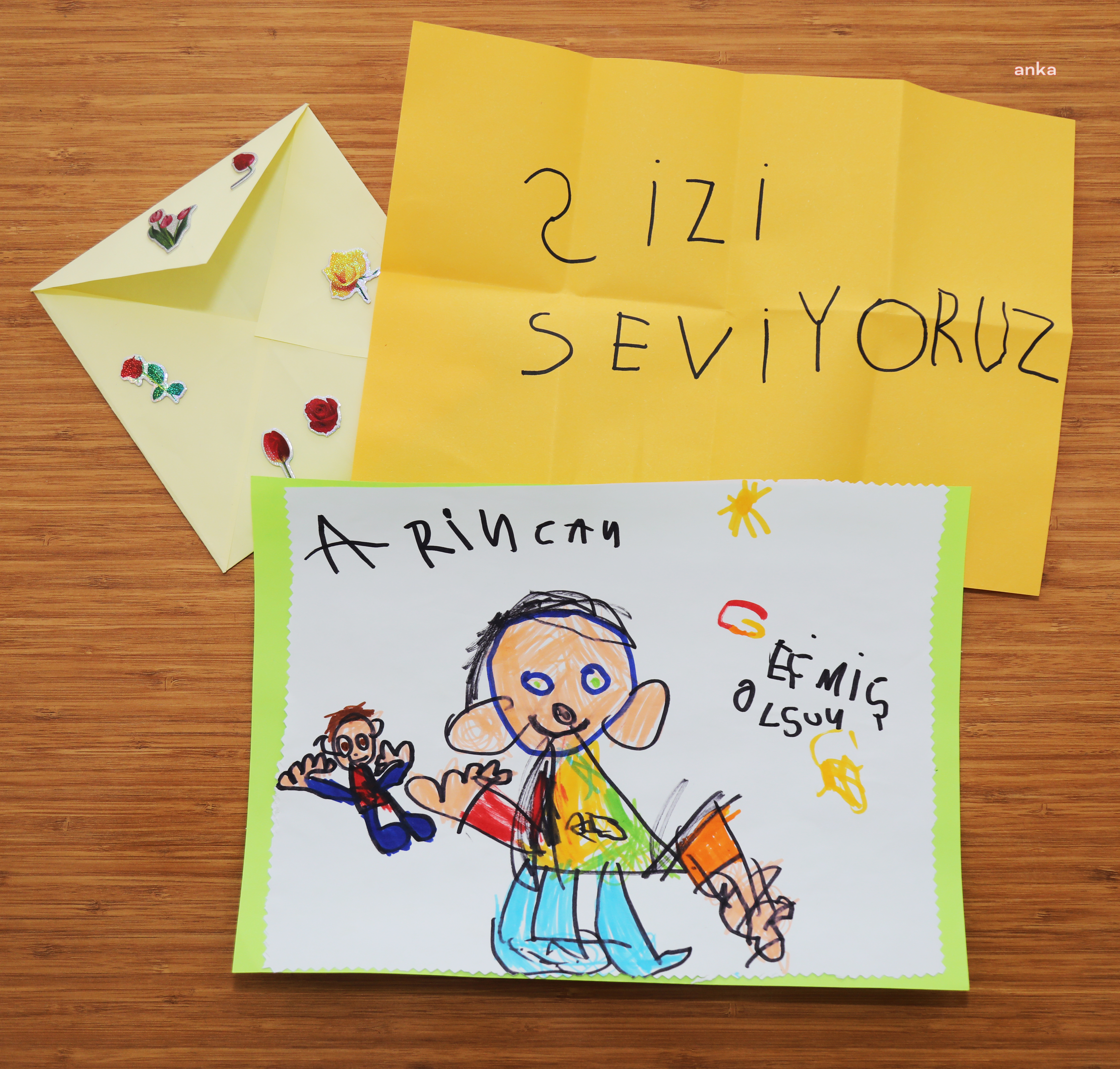 ÇOCUKLAR ÇİZDİKLERİ RESİMLERLE MEZİTLİ BELEDİYE BAŞKANI TARHAN’A GEÇMİŞ OLSUN DİLEKLERİNİ İLETTİLER