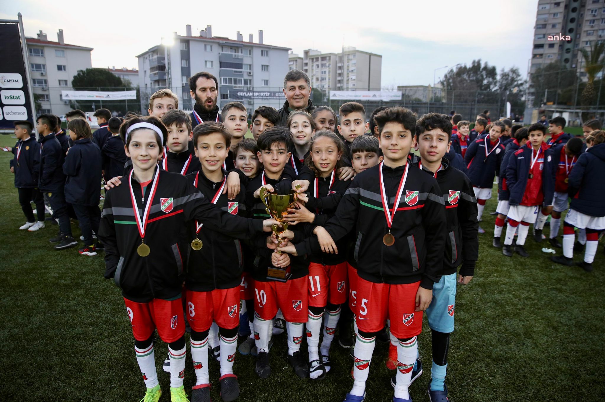 KARŞIYAKA’DA FUTBOL ŞÖLENİ