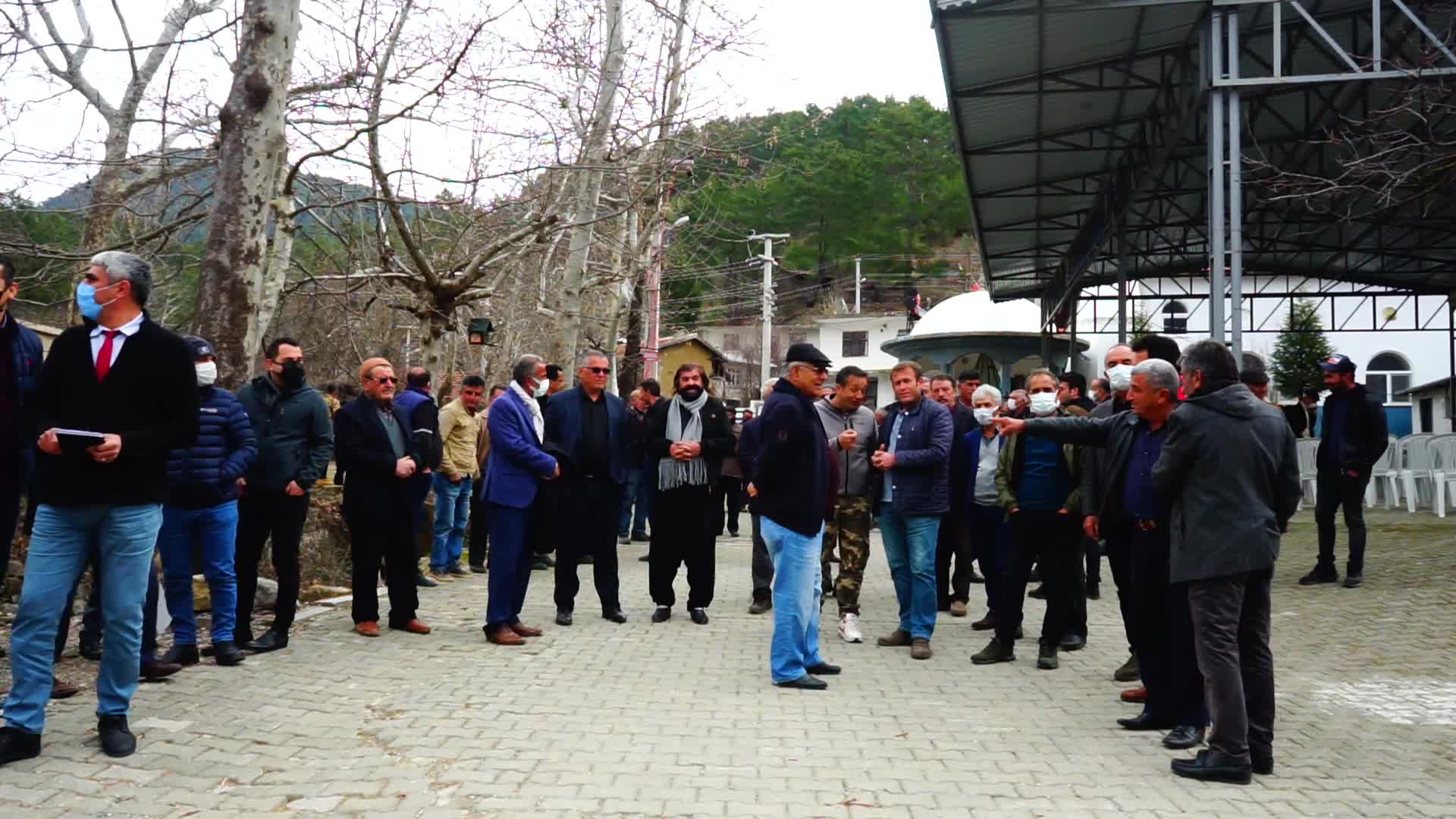 MANAVGAT KIRKKAVAK HALKI MERMER OCAĞI İÇİN DİRENİŞTE: "BURADAN GÖÇSEK NEREYE GÖÇERİZ. GECE GÜNDÜZ YAŞLI İNSANLAR HEP AĞLIYOR"