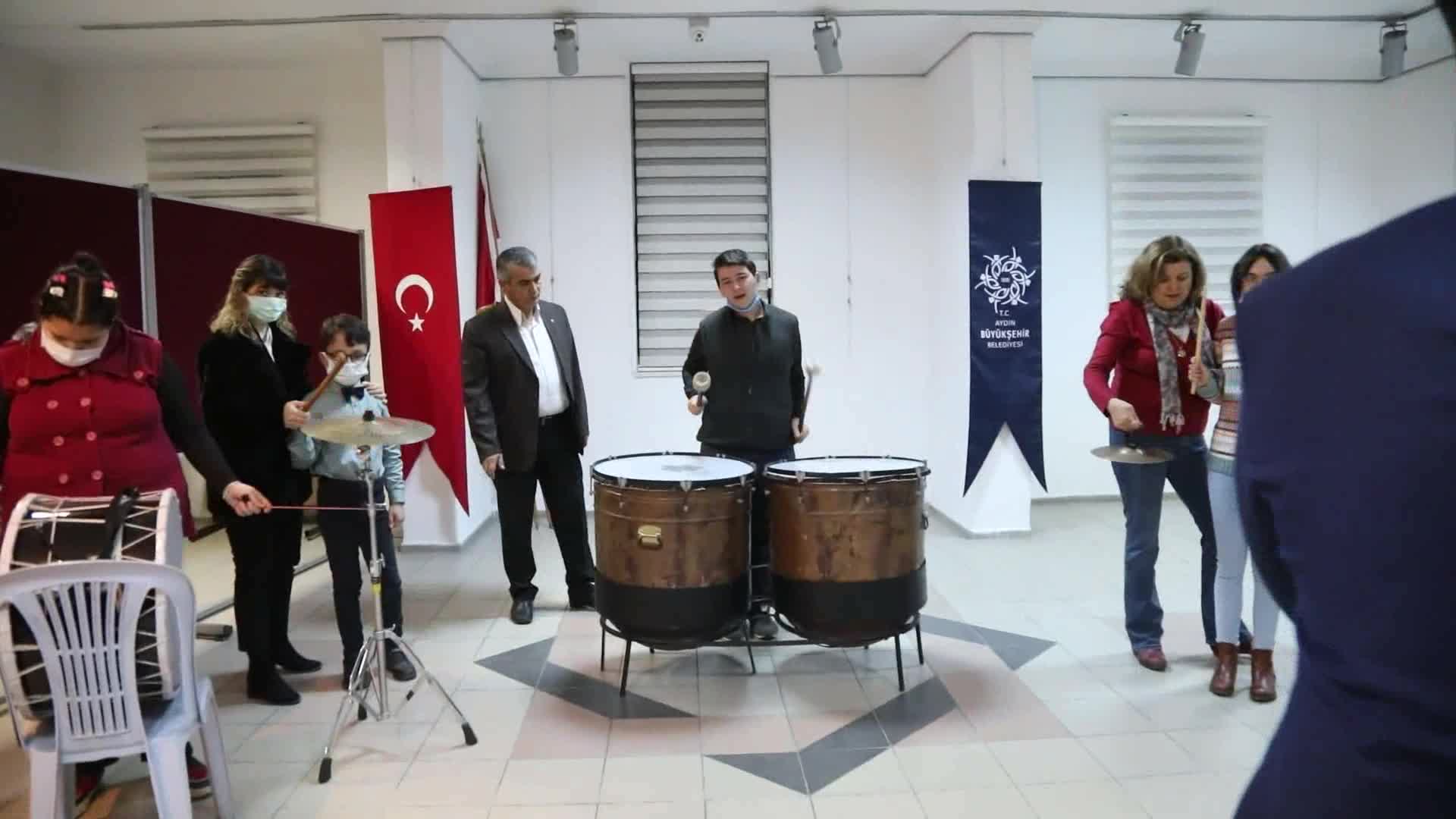 AYDIN BÜYÜKŞEHİR BELEDİYESİ, "OTİZMLİ ÇOCUKLAR MEHTER TAKIMI" KURDU