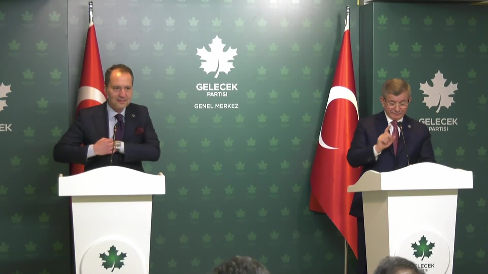 DAVUTOĞLU: “ANKARA’DA DERHAL BİR KRİZ MASASI OLUŞTURULMALIDIR”