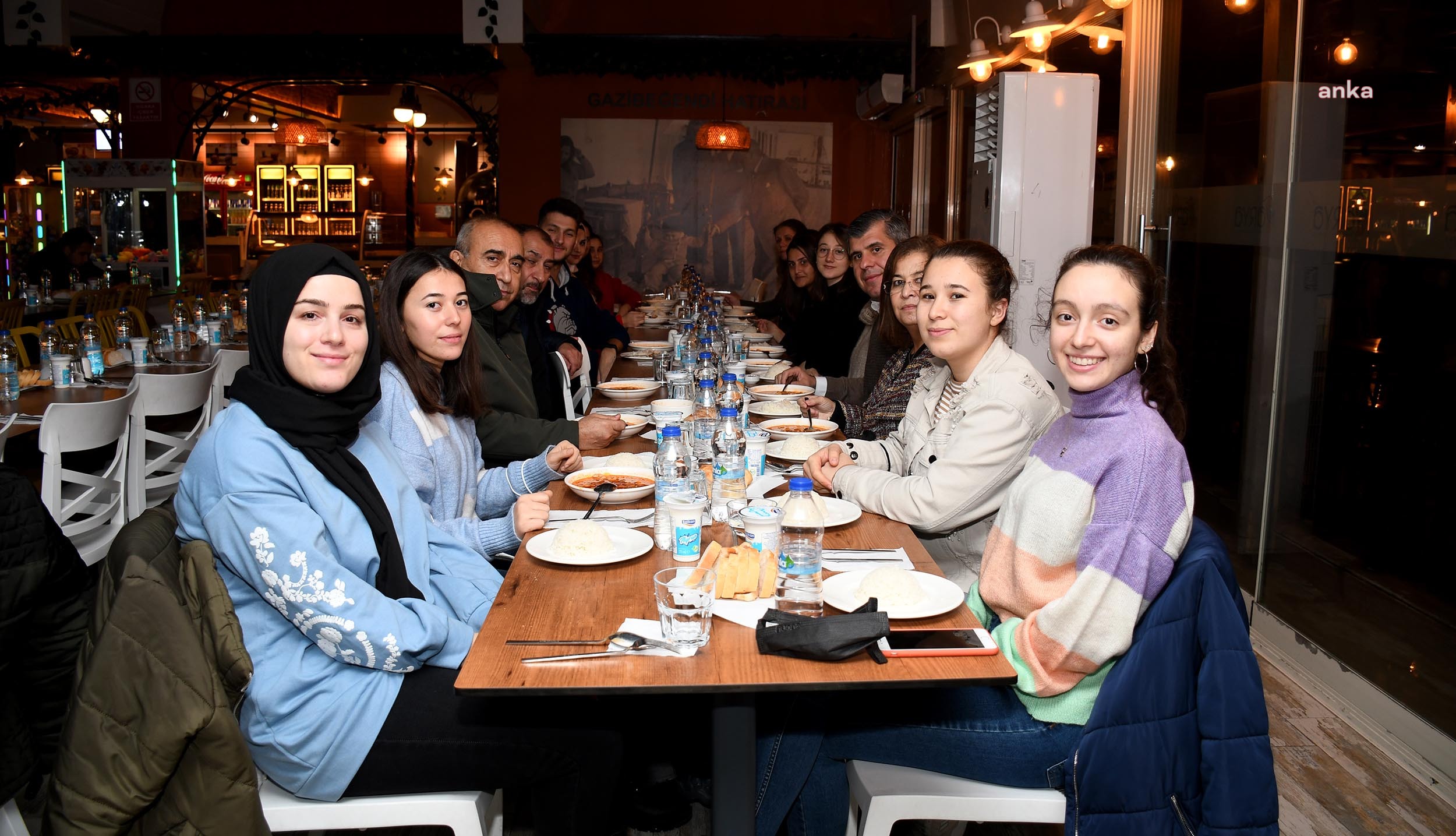 KUŞADASI BELEDİYESİ SOFRASINI ÜNİVERSİTE ÖĞRENCİLERİYLE PAYLAŞIYOR