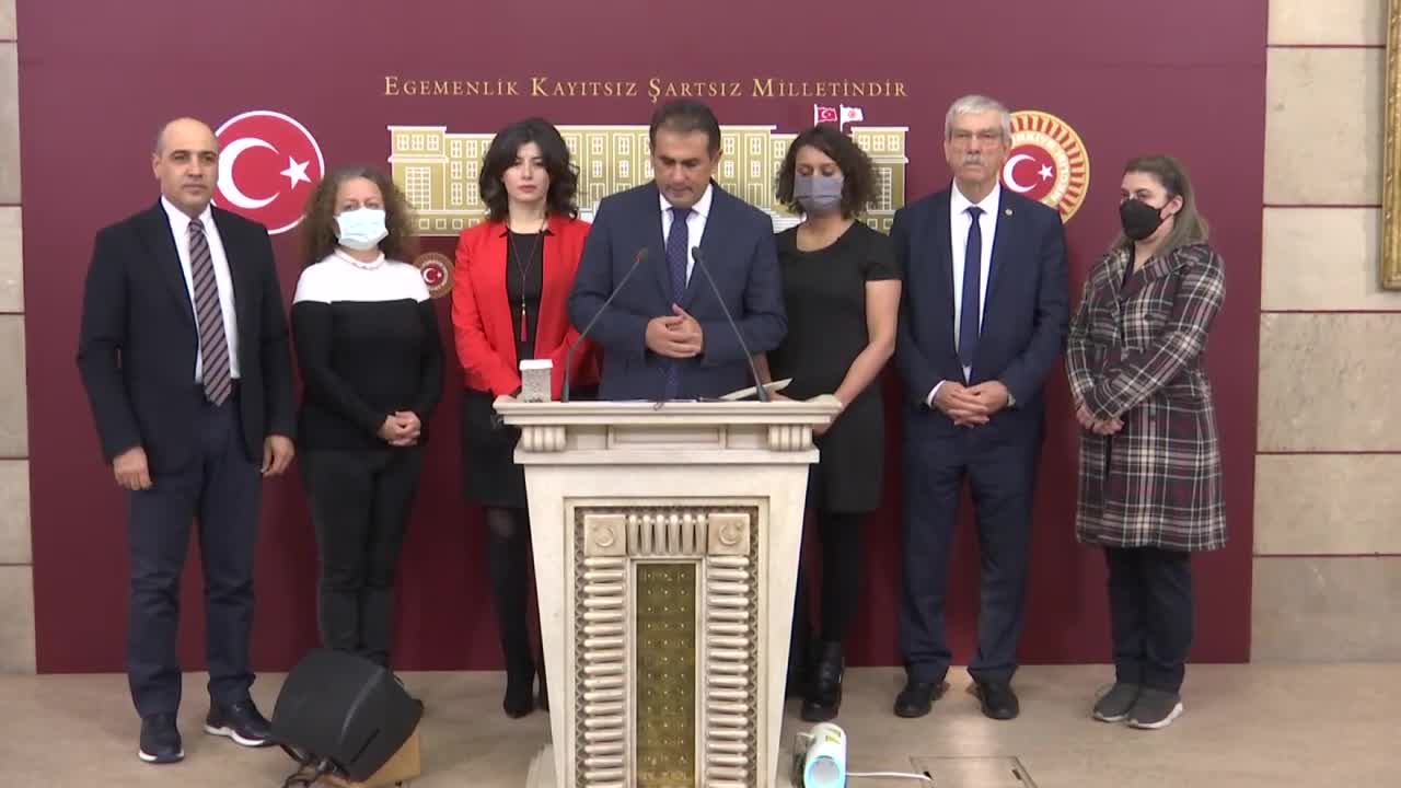 HEMŞİRELER, SAĞLIK KOMİSYONU’NUN CHP’Lİ ÜYELERİ İLE BİRLİKTE, TBMM’DE: “TOPLUMUN HAK ETTİĞİ NİTELİKTE SAĞLIK BAKIMINI SUNAMIYORUZ, ENGELLER VAR”