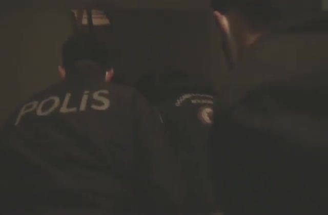 ZEYTİNBURNU'NDA YASA DIŞI YOLLARLA YURDA GİREN YABANCI UYRUKLU 83 KİŞİ YAKALANDI