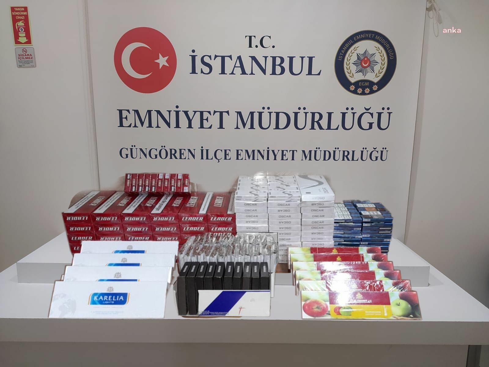 İSTANBUL'DA 343 KİLO KAÇAK TÜTÜN VE 64 BİN 800 ADET MAKARON ELE GEÇİRİLDİ