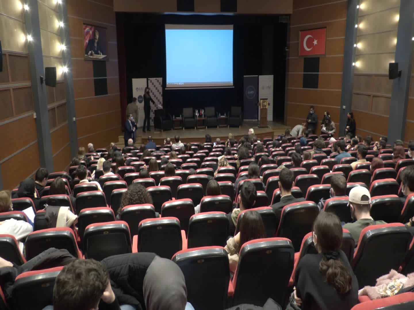 BAHÇEŞEHİR ÜNİVERSİTESİ’NİN SİYASET OKULUNDA RUSYA’NIN UKRAYNA’YA ASKERİ MÜDAHALESİ KONUŞULDU