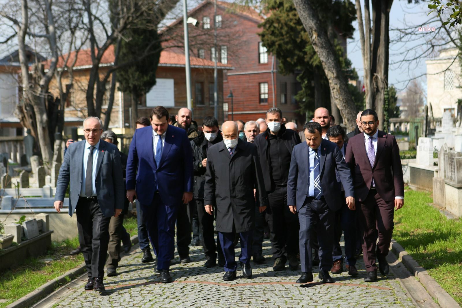 KARAMOLLAOĞLU'NDAN ERBAKAN'IN KABRİNE ZİYARET
