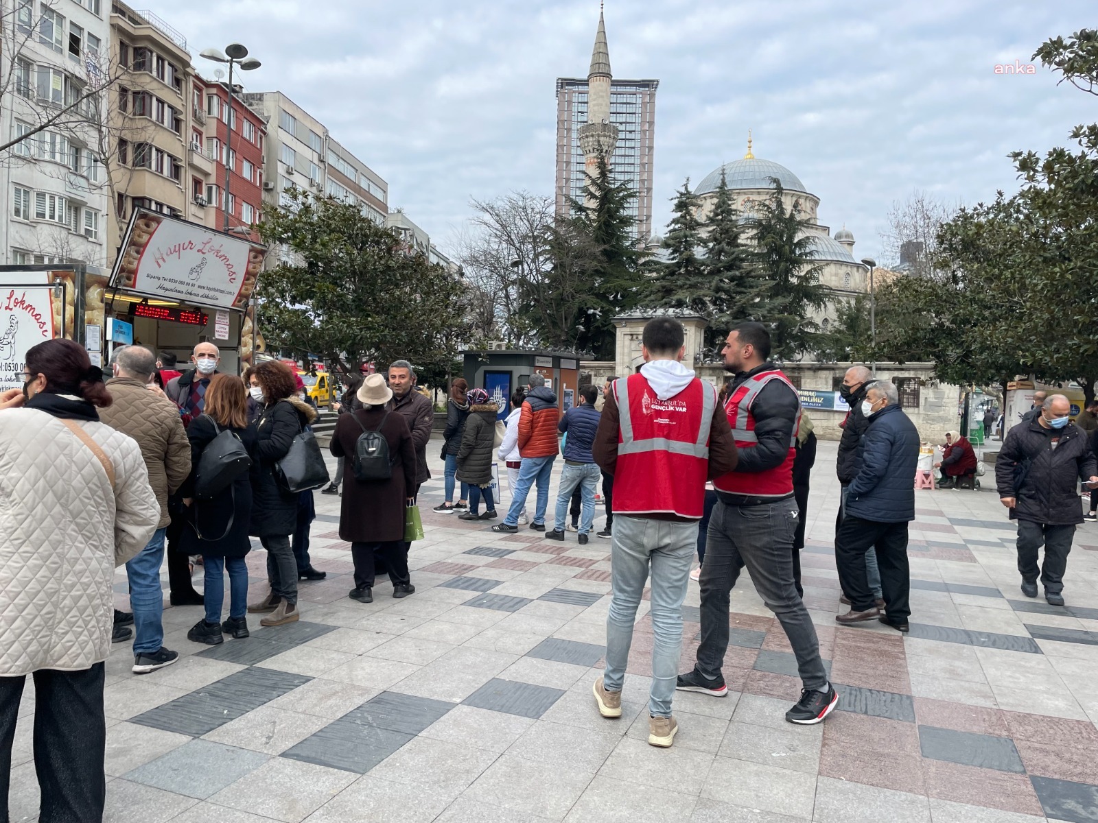 CHP ŞİŞLİ GENÇLİK KOLLARI ATATÜRK VE SİLAH ARKADAŞLARI İÇİN LOKMA DAĞITTI