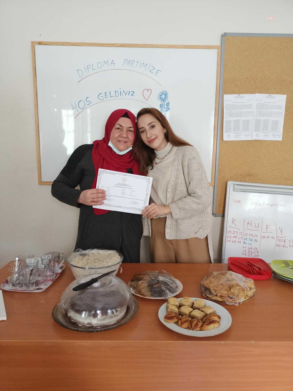 İZMİT’TE OKUMA-YAZMA ÖĞRENEN KURSİYERLER DİPLOMALARINA KAVUŞTU