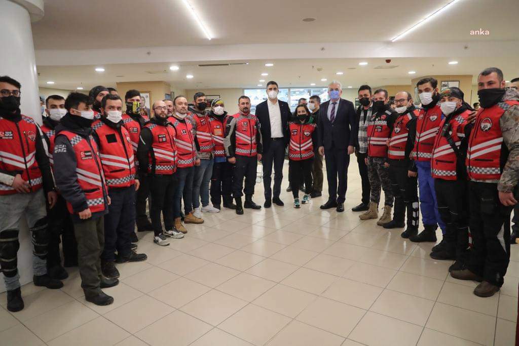 “AFETLERDE KARTAL” SERGİSİNİN AÇILIŞI YOĞUN KATILIMLA GERÇEKLEŞTİ