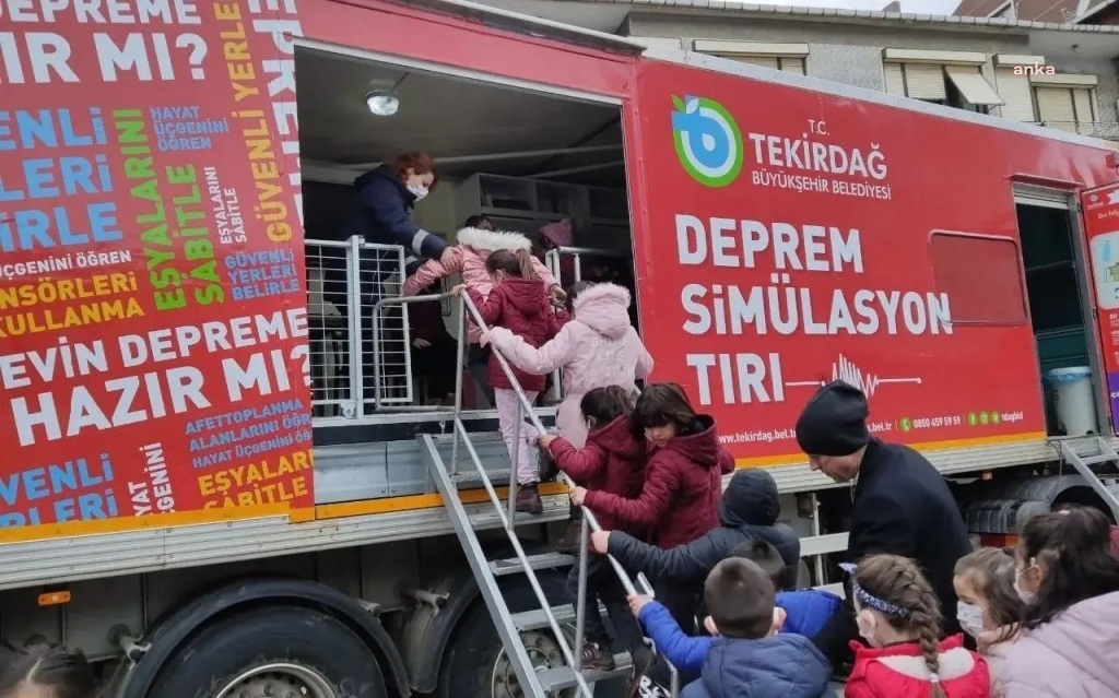 TEKİRDAĞ BÜYÜKŞEHİR BELEDİYESİ’NDEN DEPREM HAFTASINDA AFET FARKINDALIK EĞİTİMLERİ