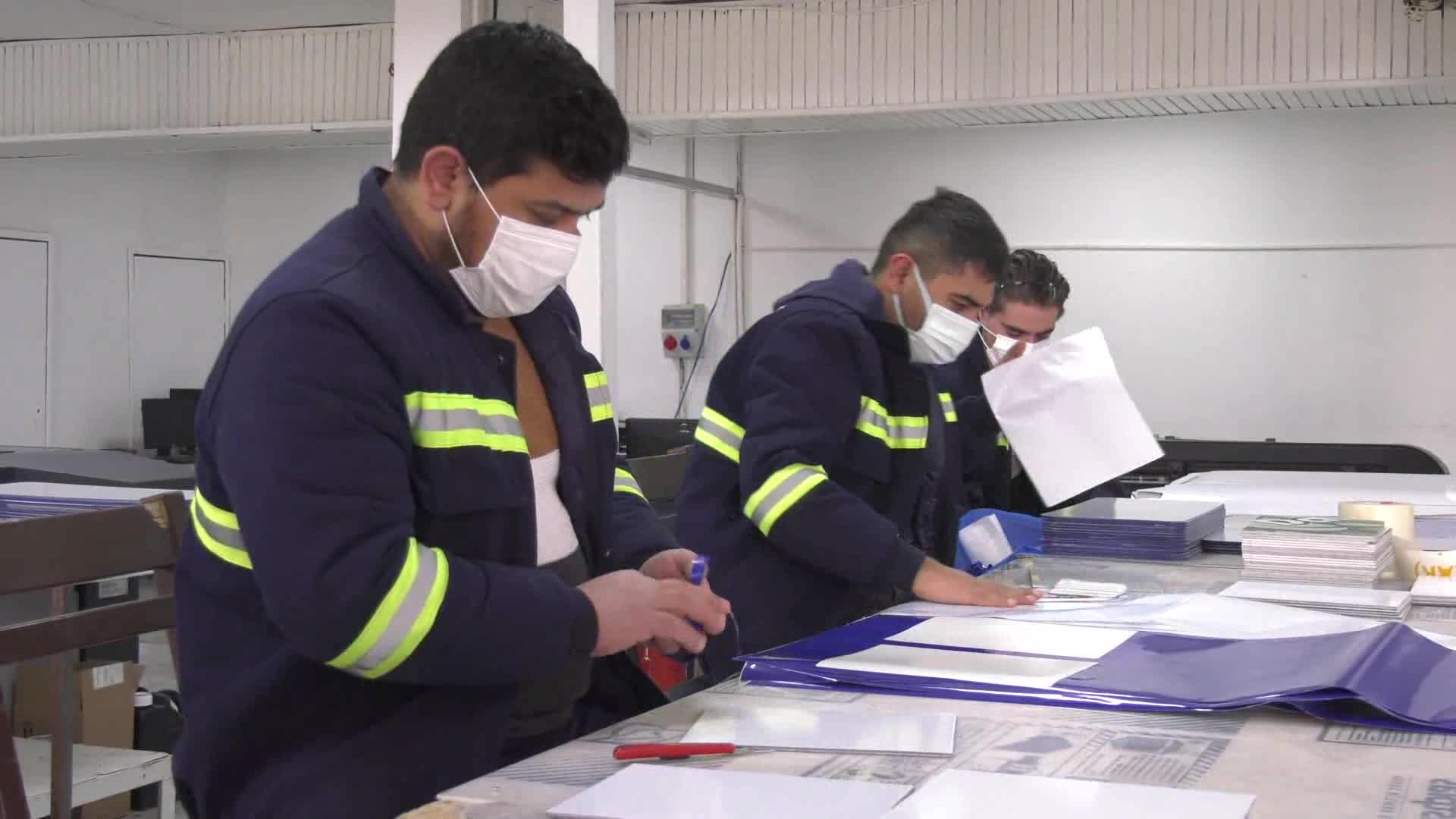 BAŞKENTTE ANKARA FONTUYLA BASILAN YENİ TABELALARIN MONTAJI DEVAM EDİYOR