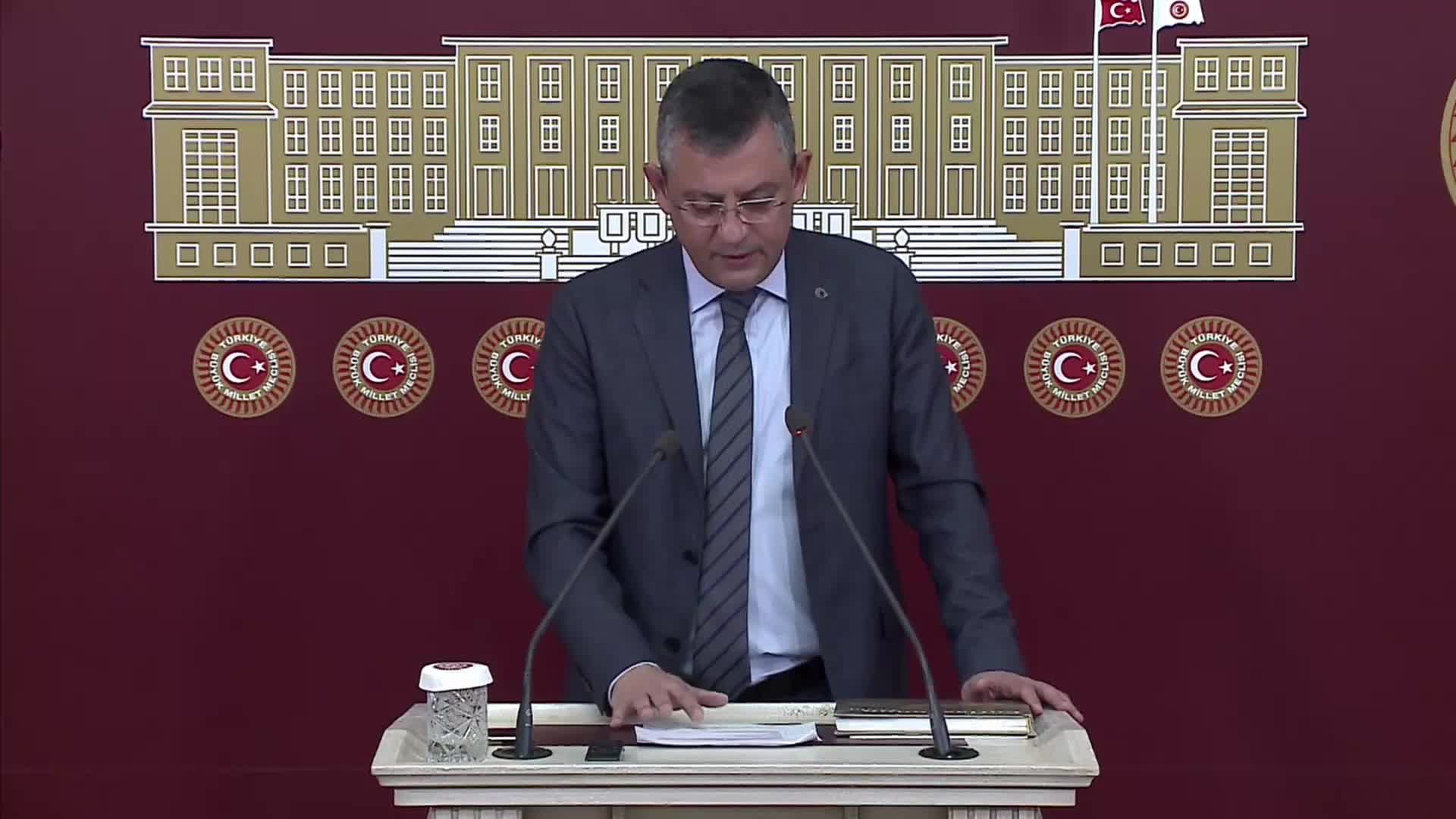 ÖZGÜR ÖZEL: "YAPILAN ŞEY GÜVENLİK ZİRVESİ DEĞİL GÜVENLİK ZIRVASIDIR"