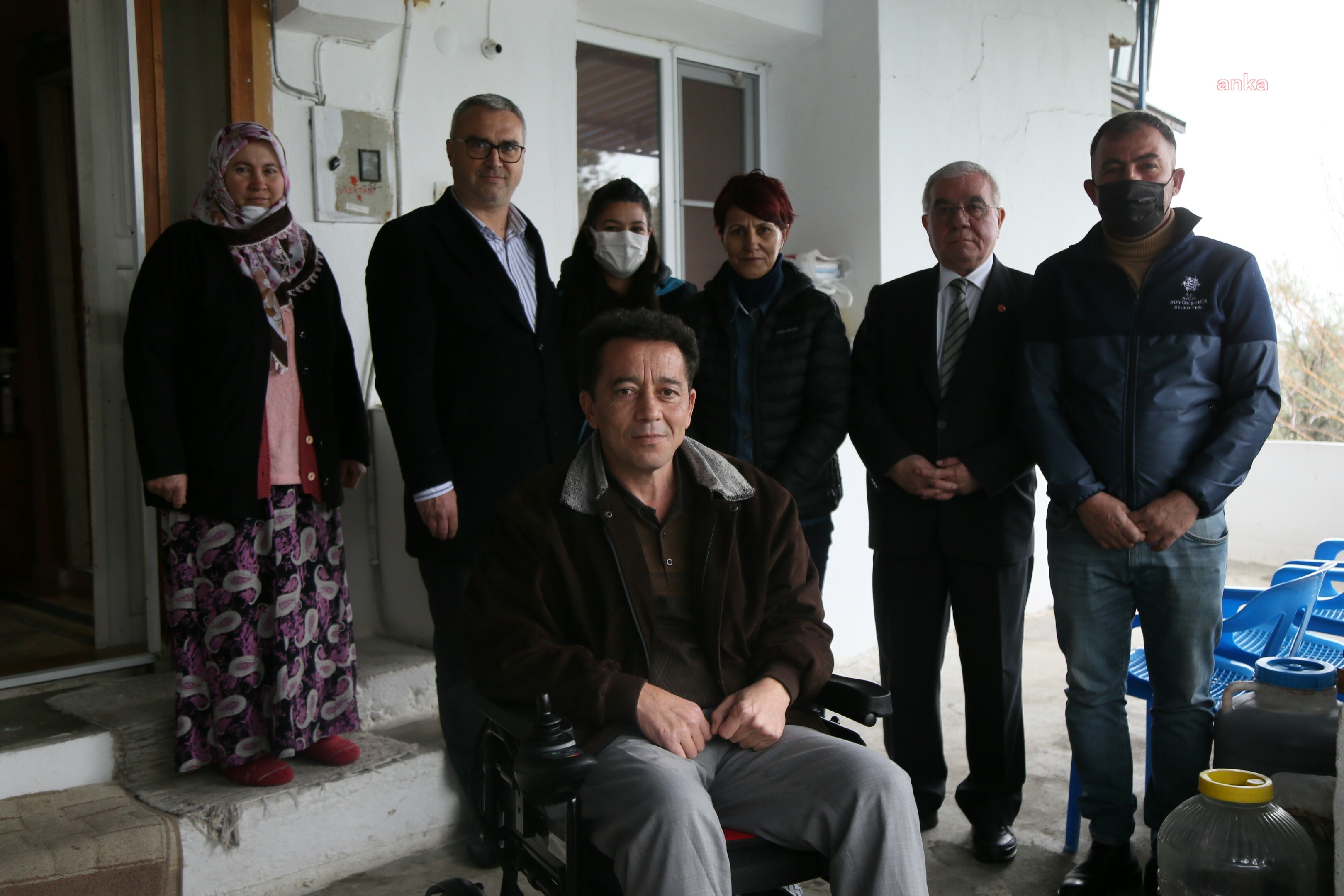 AYDIN BÜYÜKŞEHİR BELEDİYE BAŞKANI ÇERÇİOĞLU, MS HASTASI MUHTARIN AKÜLÜ TEKERLEKLİ SANDALYE TALEBİNİ YERİNE GETİRDİ